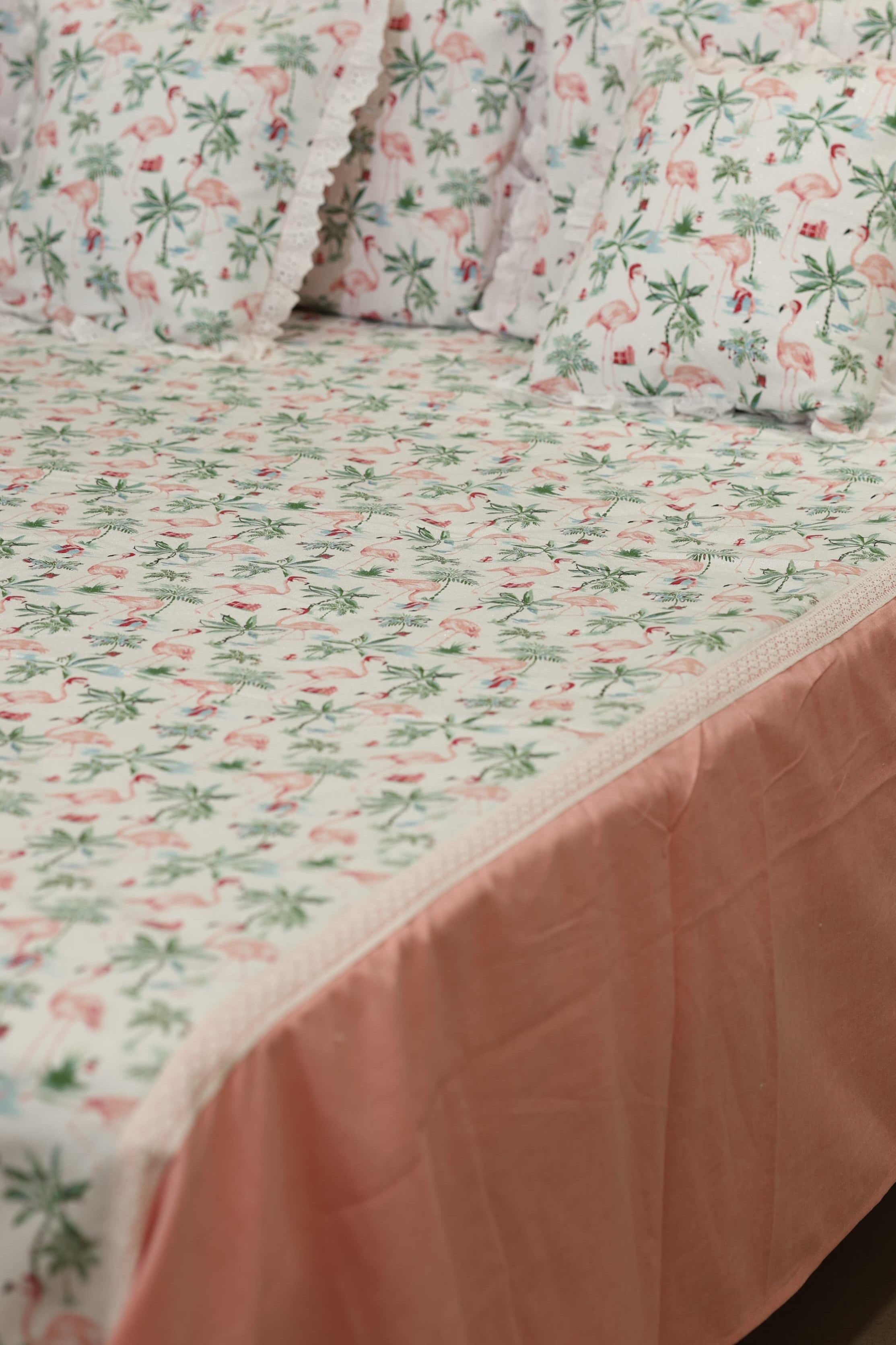 Bedsheets - Premium king floral printed lace bedsheet with cushion covers pink bud