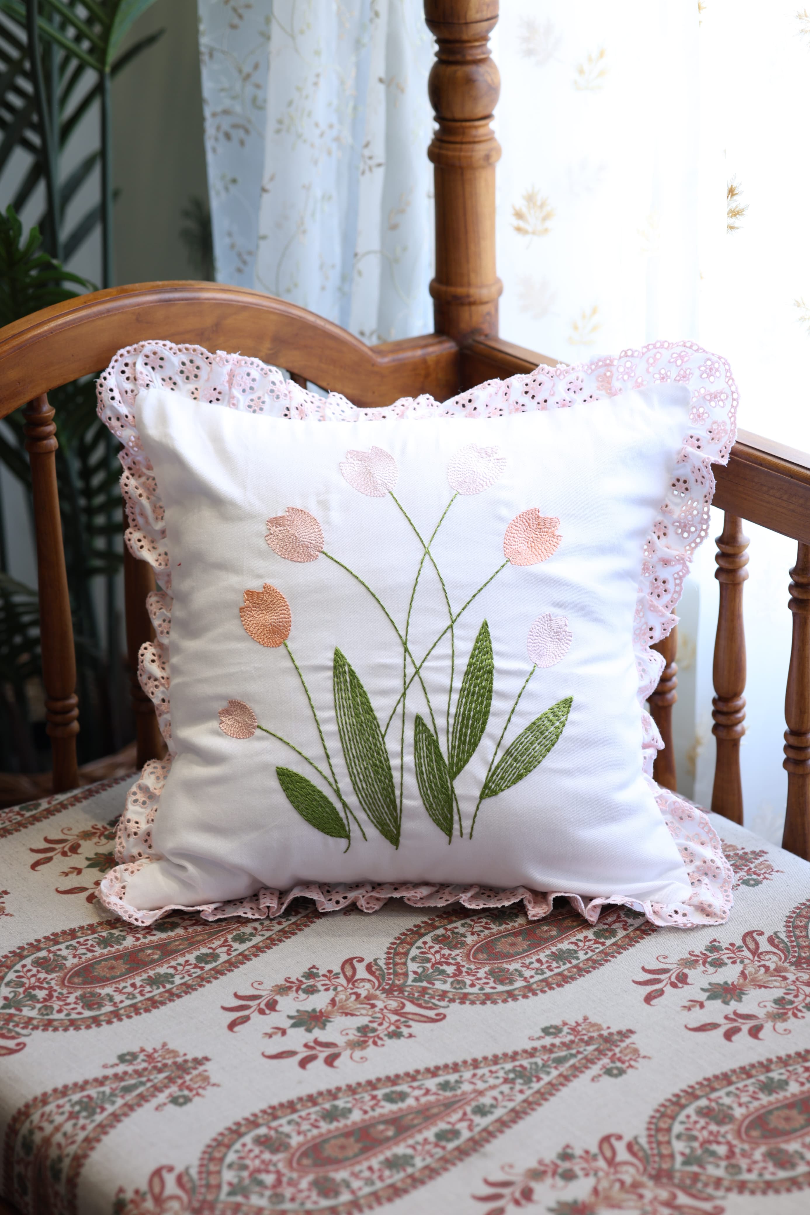 Cushion covers - Embroidery Tulip Petal