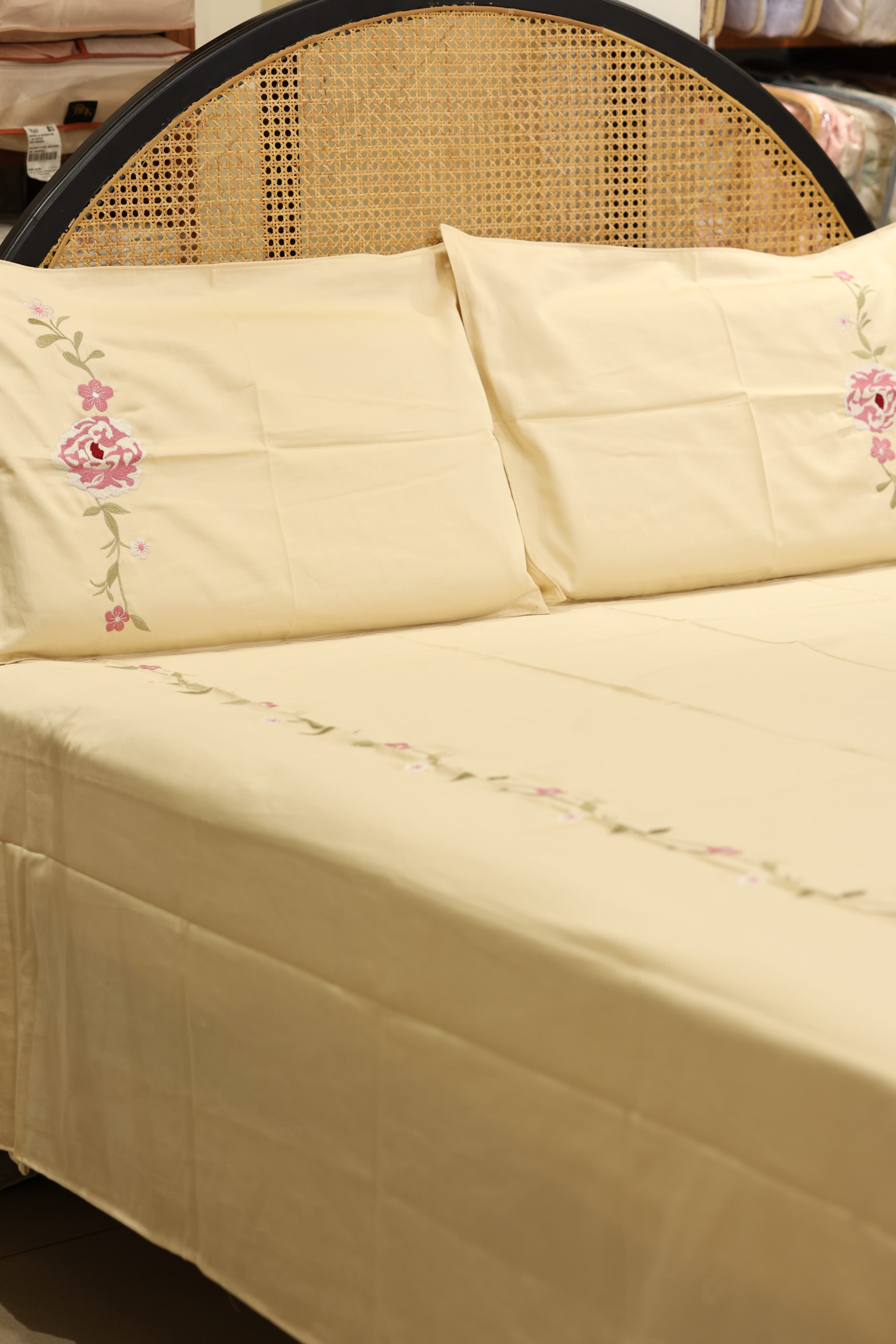 Bedsheets - King Premium Machine embroidery bedsheets MEK