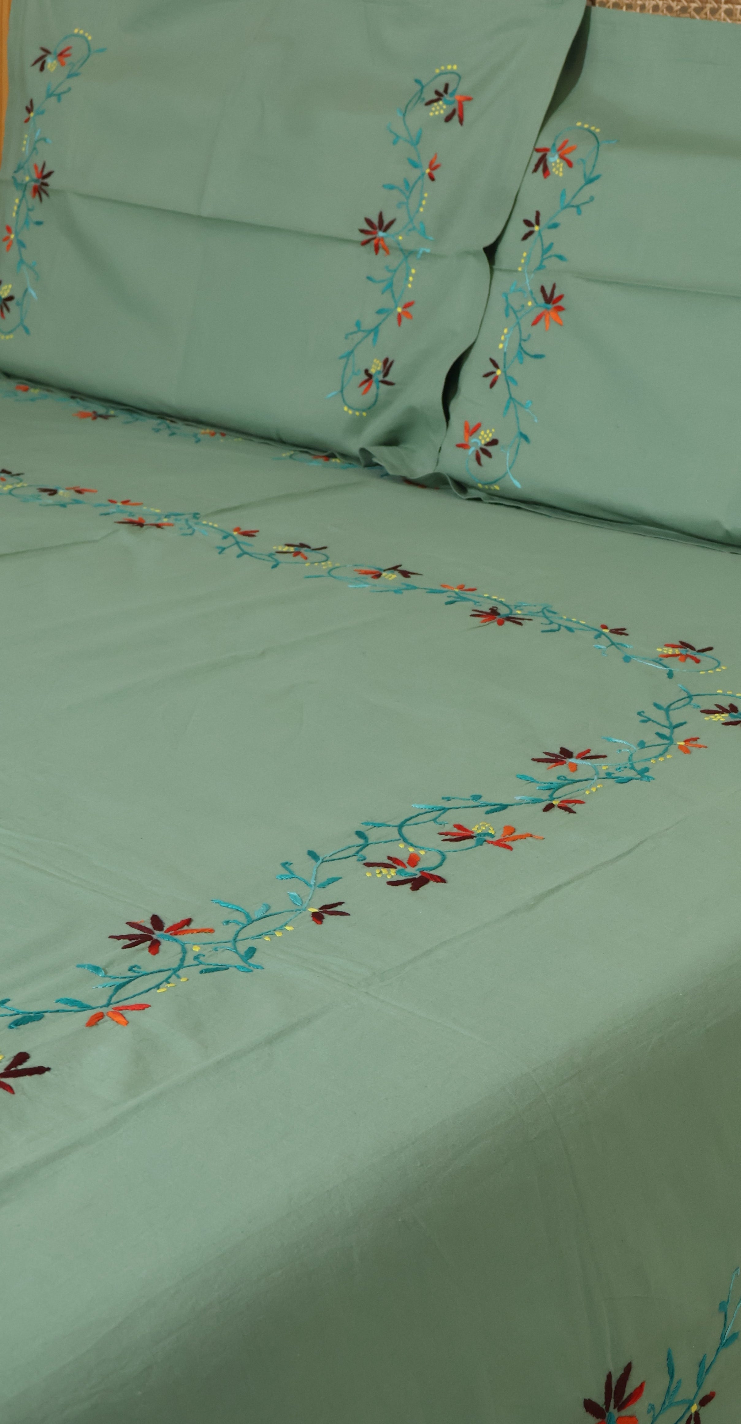 Bedsheets:King Premium Hand Embroidered Bedsheets HEK