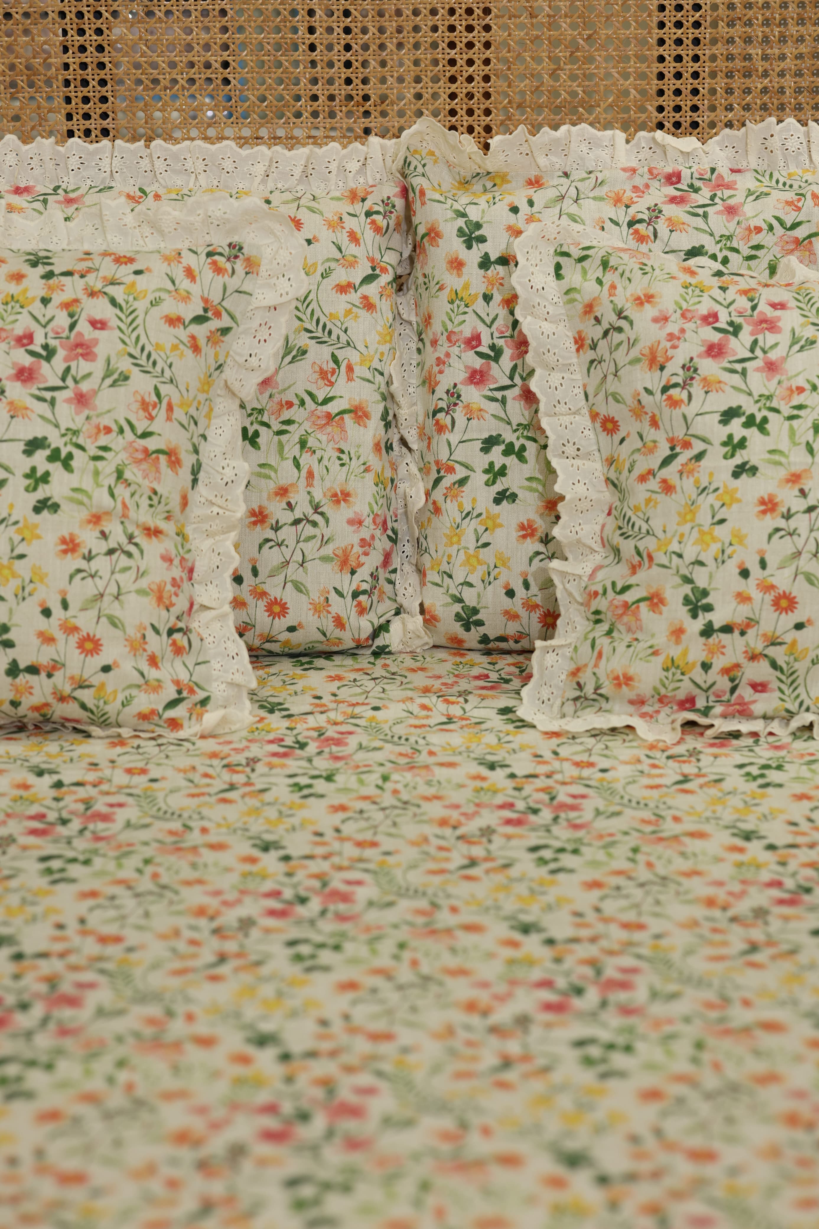Bedsheets - Premium king floral printed lace bedsheet with cushion covers yellow bud