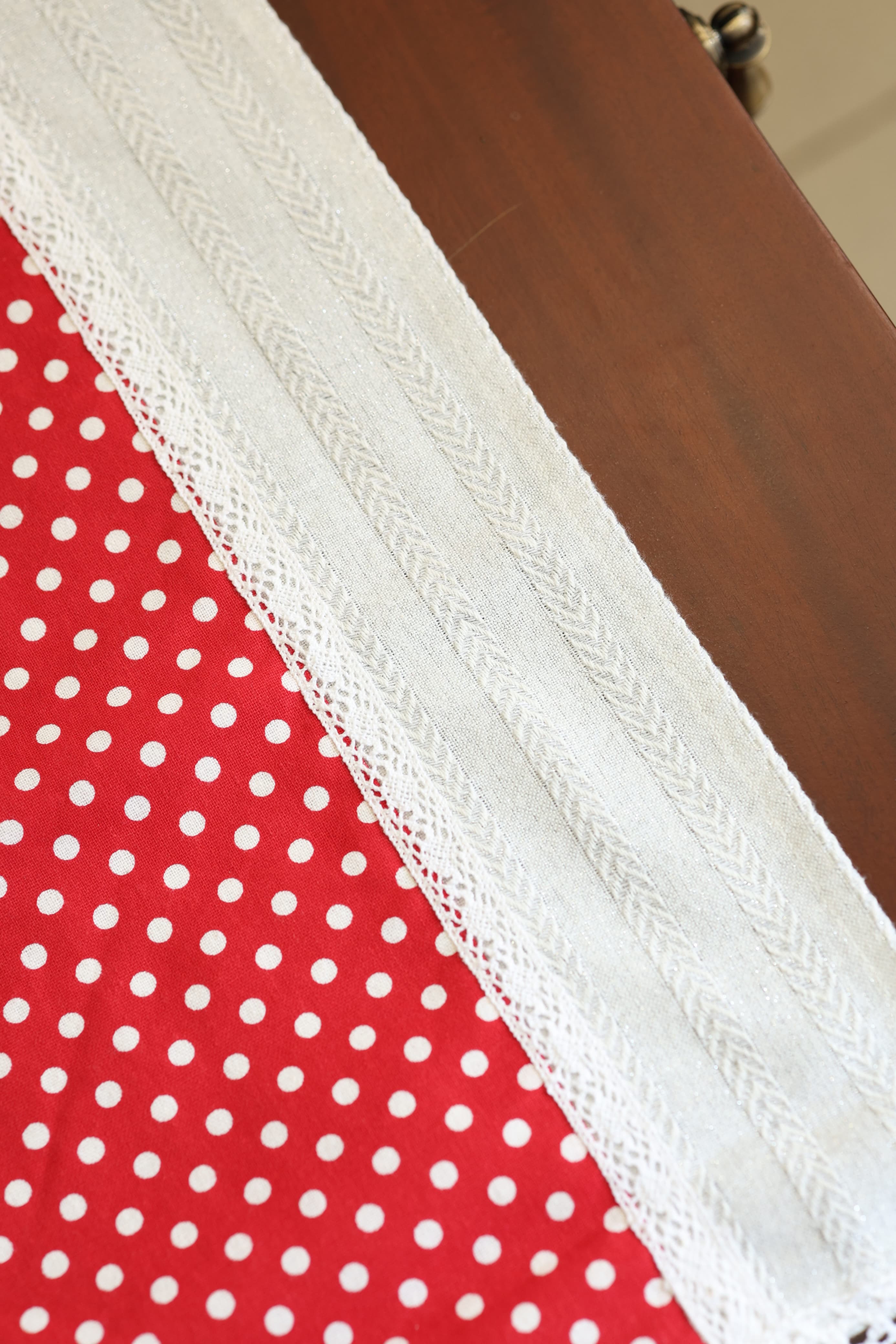 Table Runners - 8seater  Lace runner