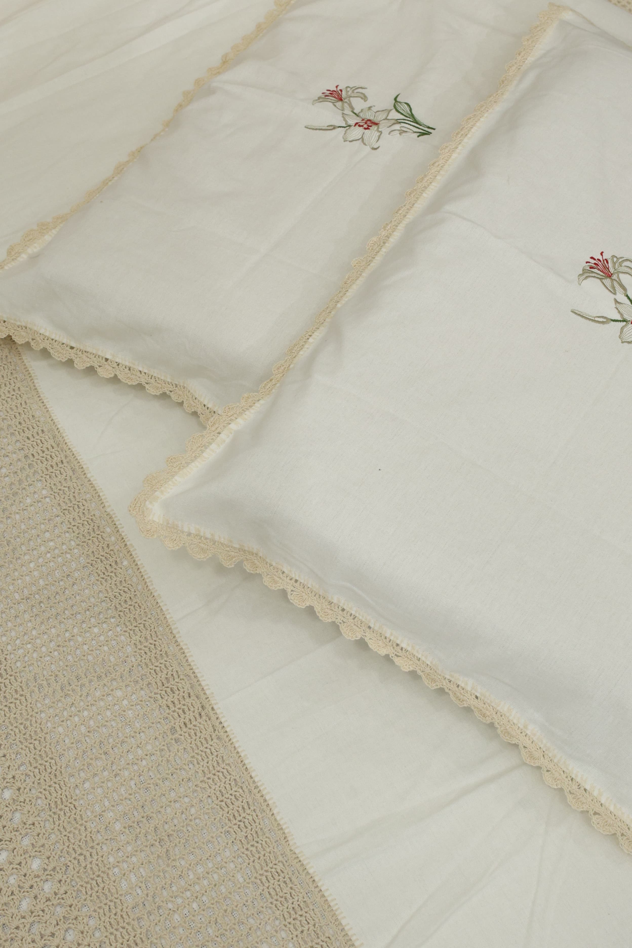 Premium Embroidery Floral Lily Crochet Bedspread Set
