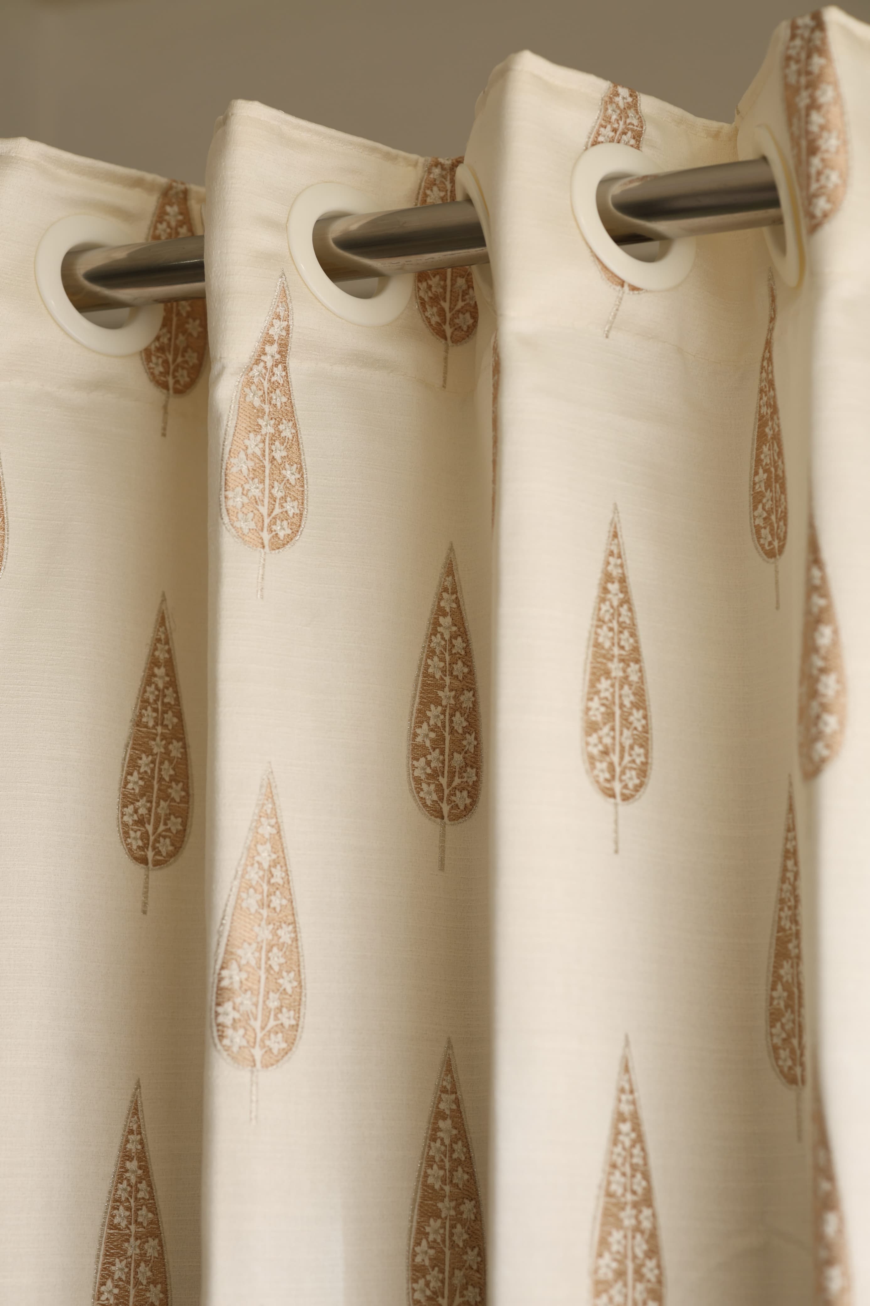 Curtains - Premium embroidery opaque curtains Zardozi