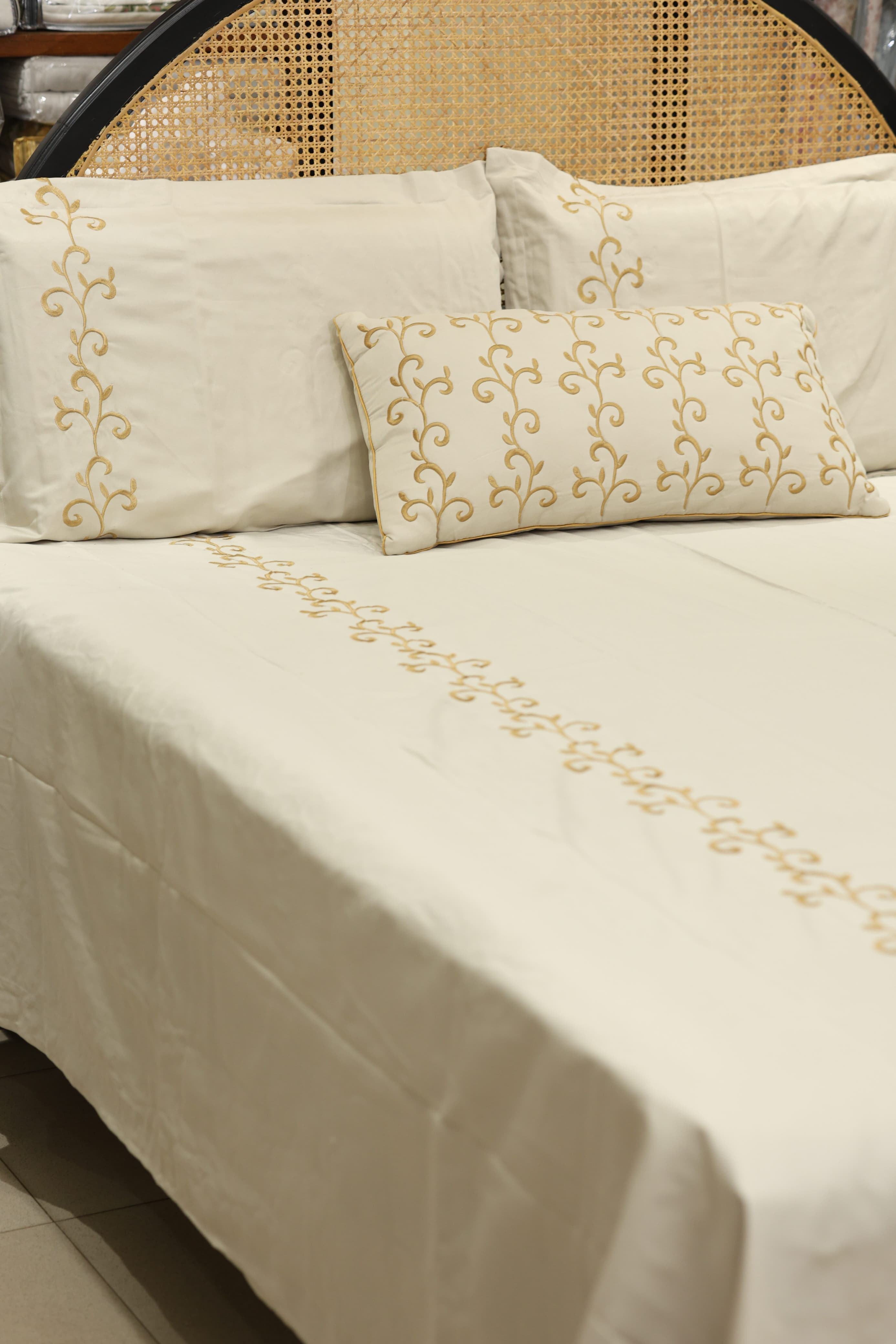 Bedding set Embroidery - King size