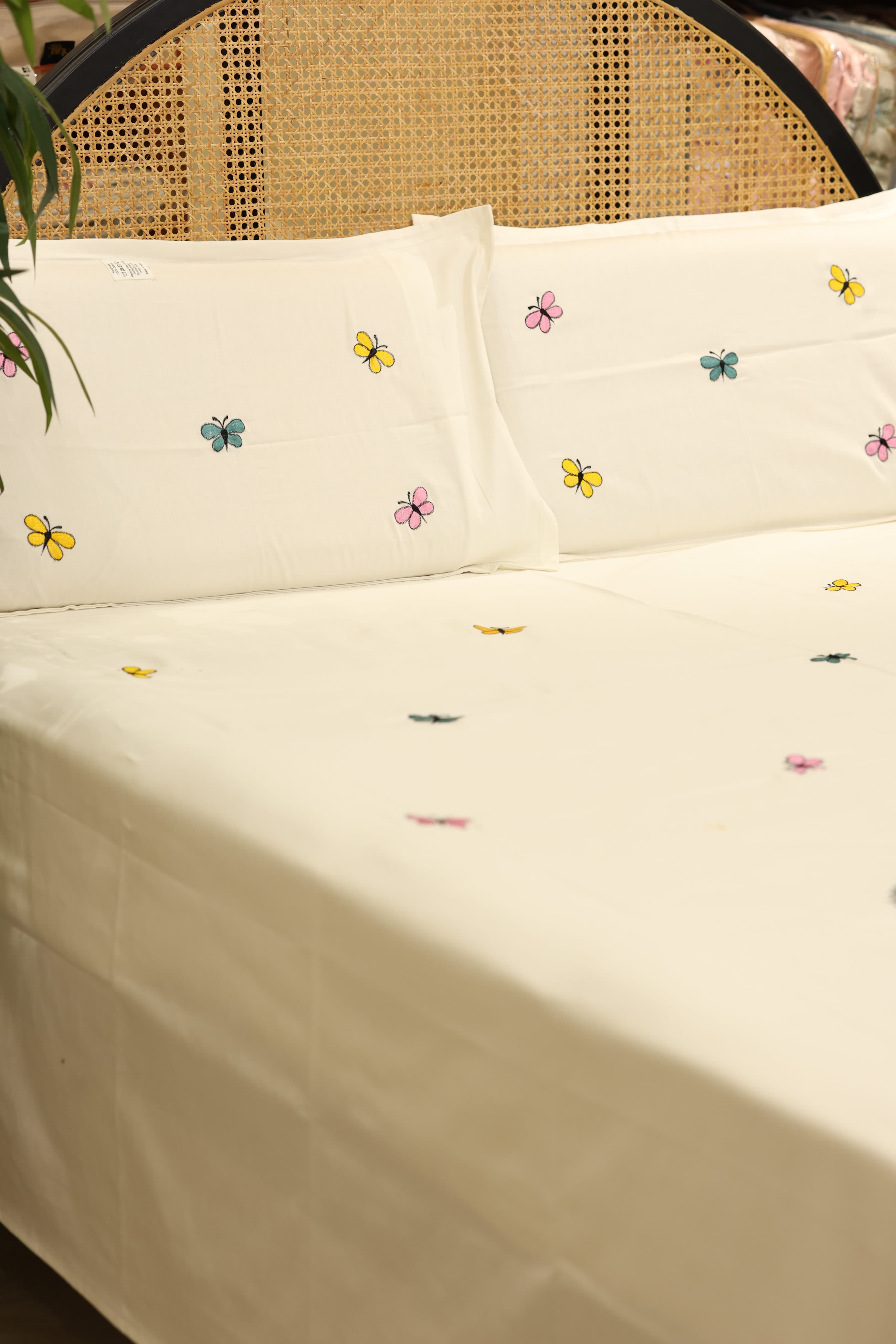 Bedsheets - King Premium Machine embroidery bedsheets MEK