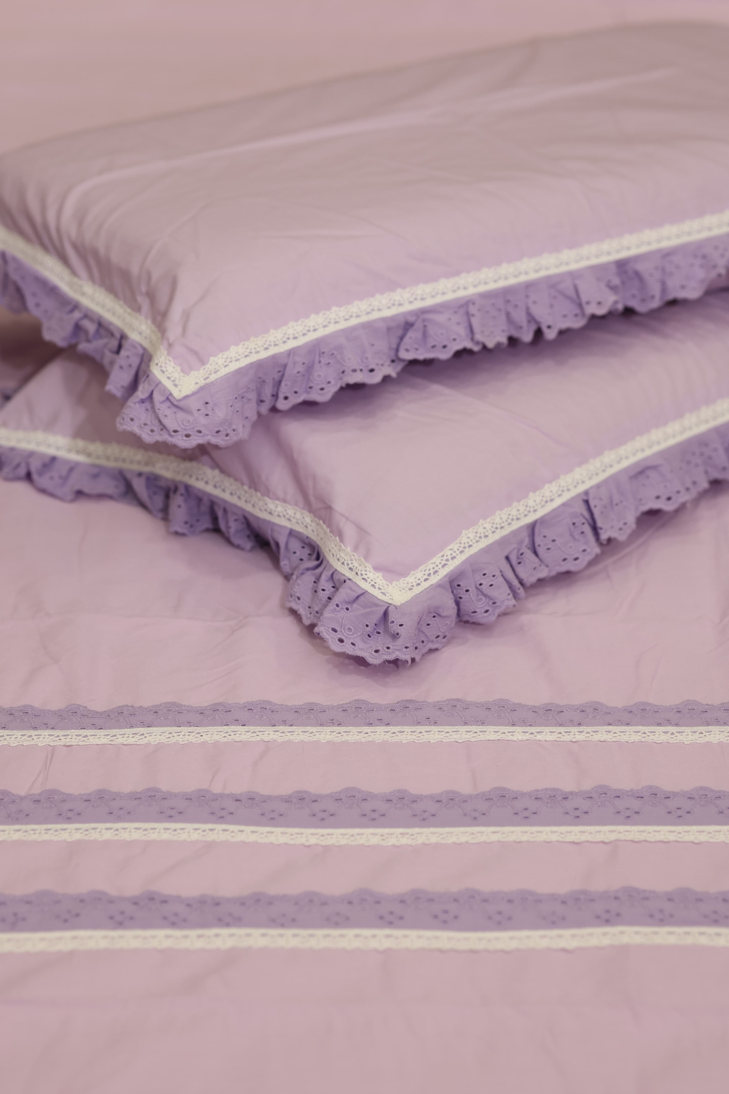 Bedsheets - Premium designer Queen bedsheets dd lace