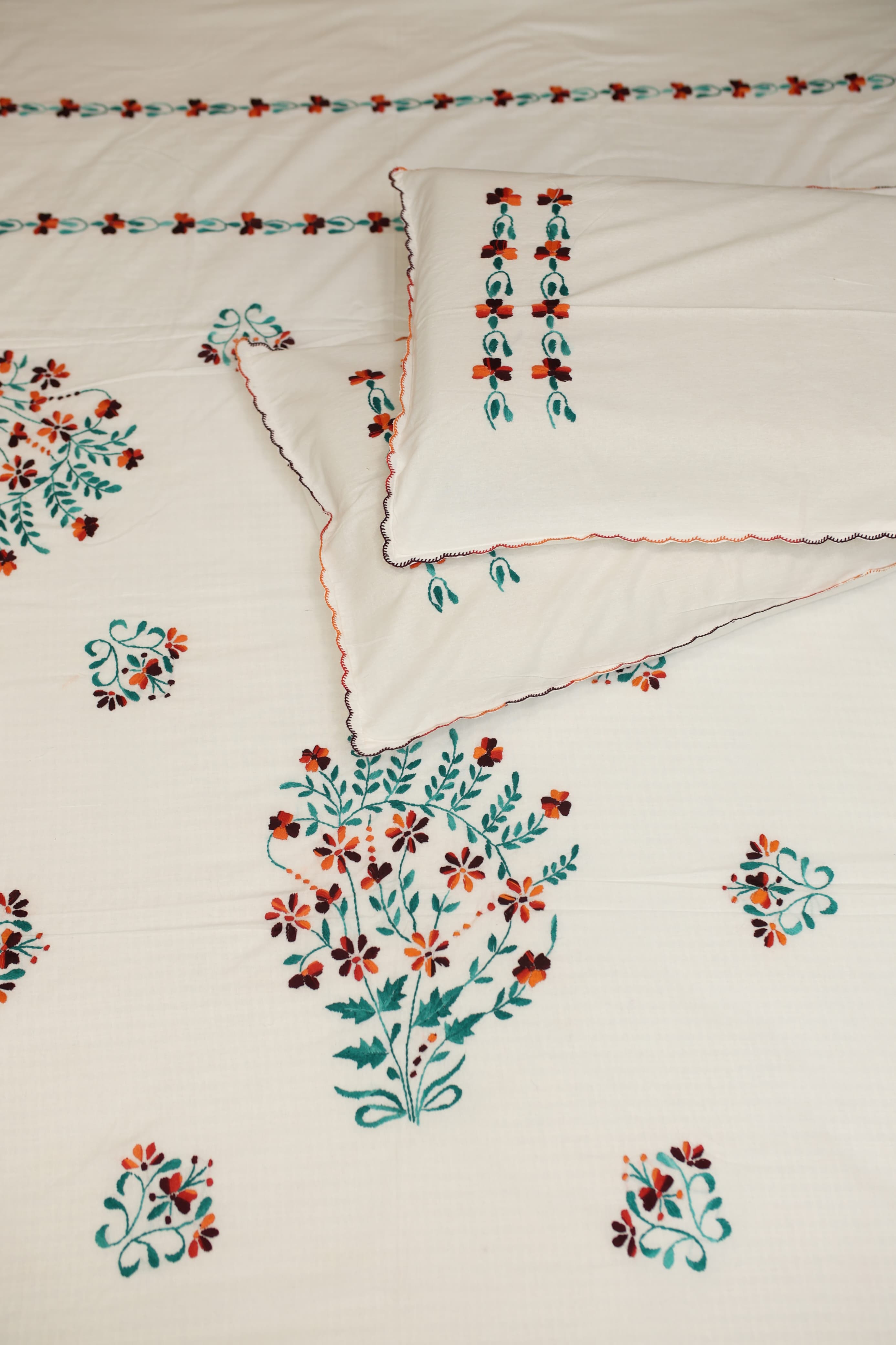 Bedsheets:Queen premium hand embroidered bedsheets HEQ