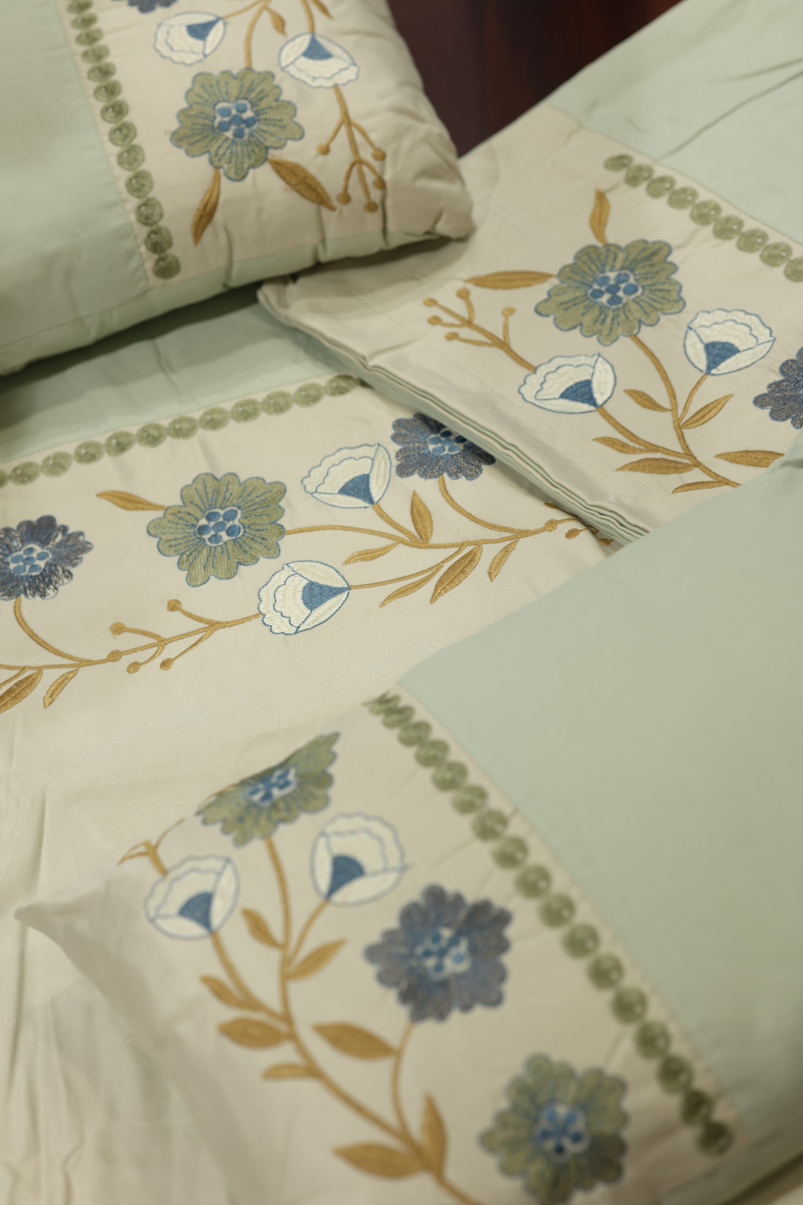 Full bedding set - King Premium embroidery 5 pcs set