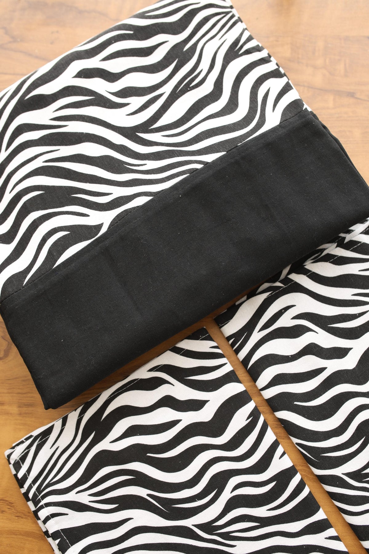 Bedsheets - King daily use border bedsheets