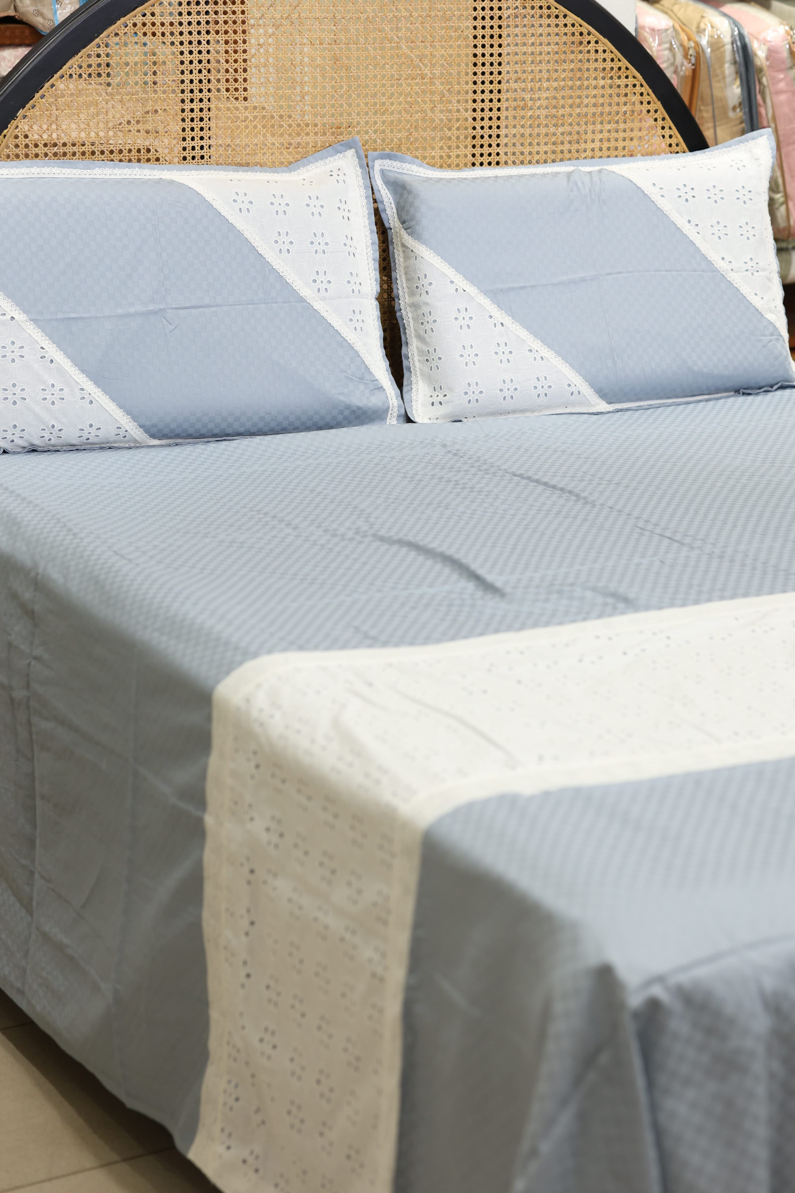 Bedsheets - Premium designer Queen bedsheets dd lace