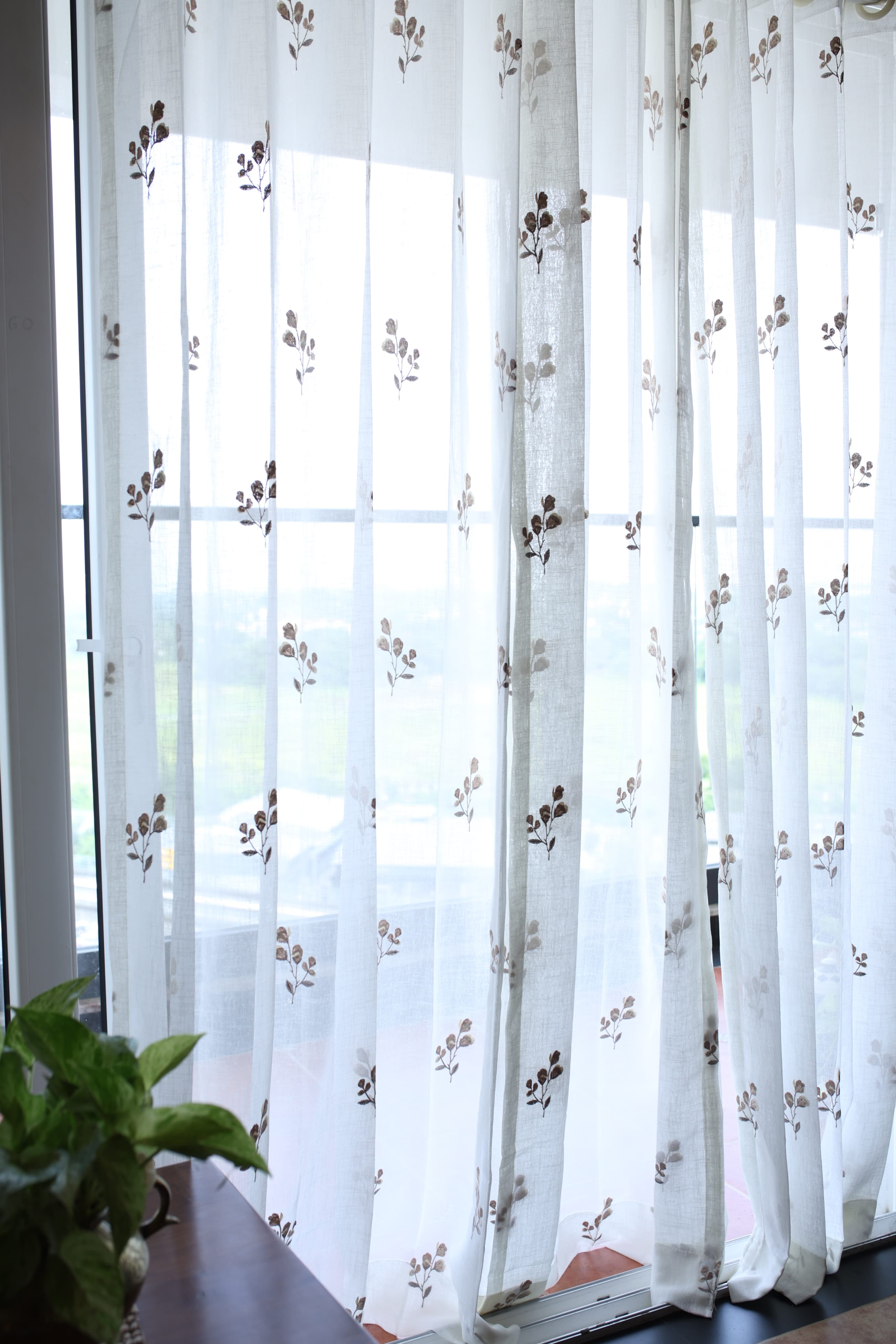 Floral embroidery sheer Curtain : Brown shine