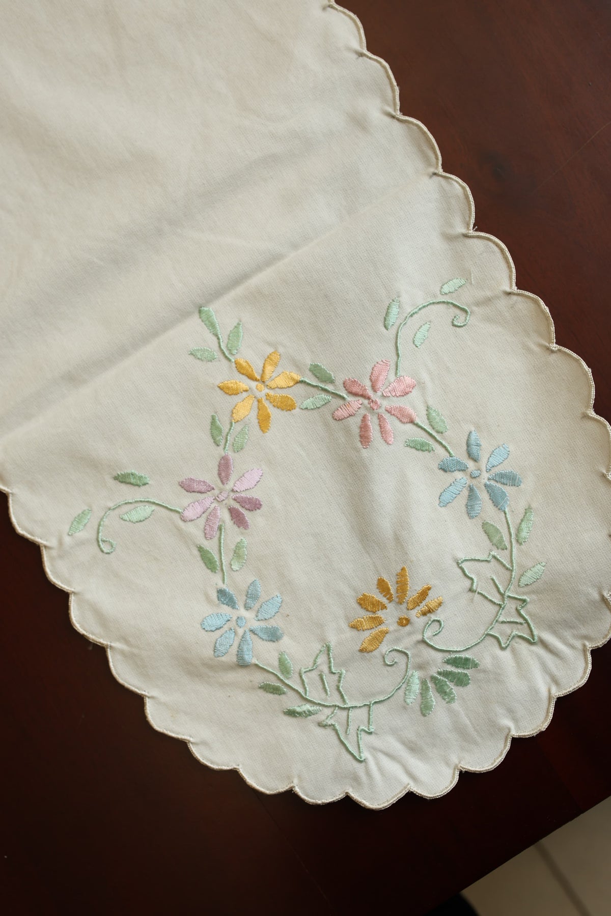Table runners-Cut work