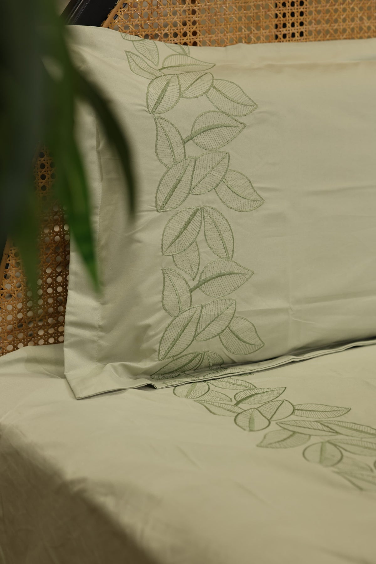 Elegant Embroidery Queen Bedsheet Set MEQ