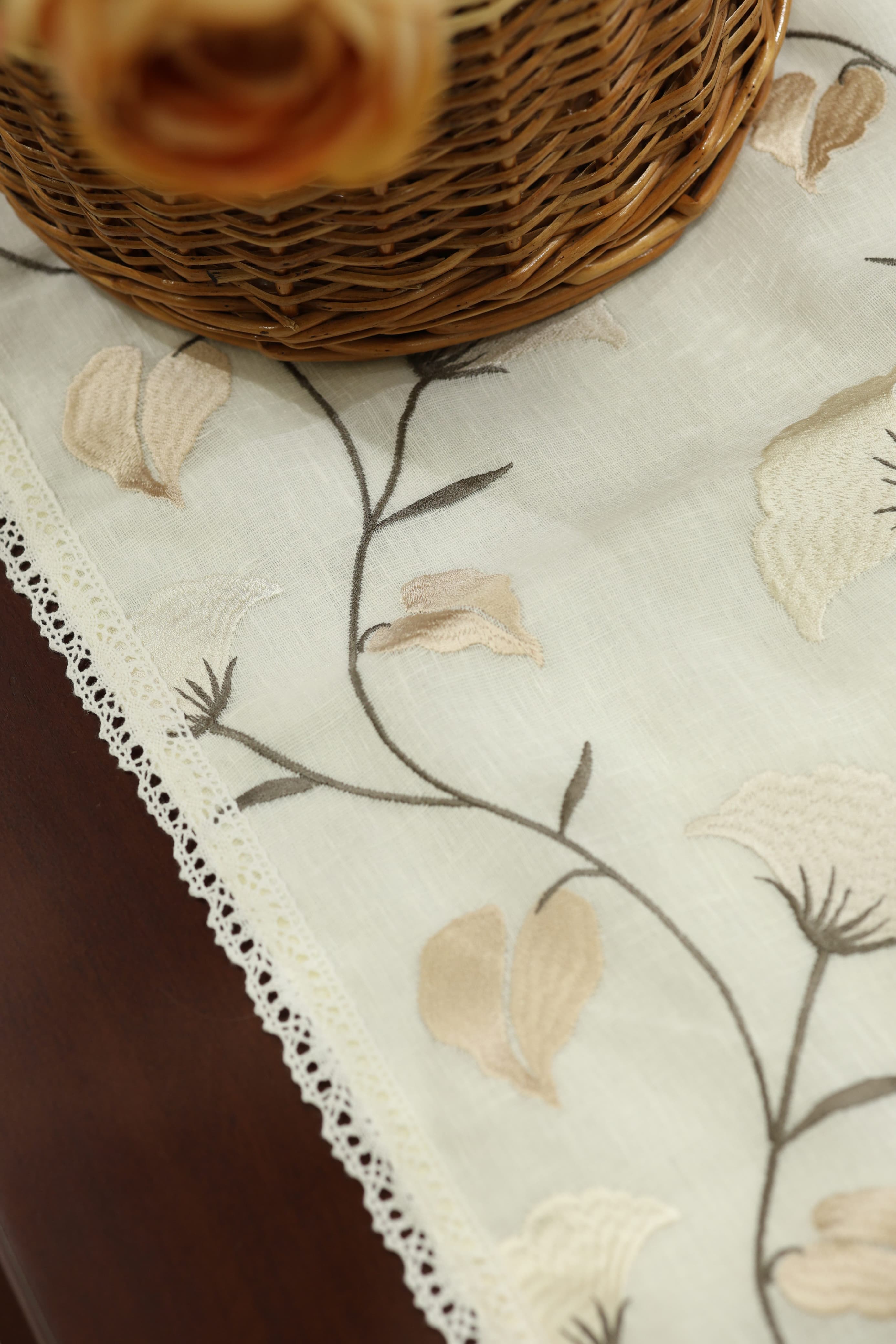 Table runner - 4 Seater Premium embroidery runner ( 6 seater centre table runner)