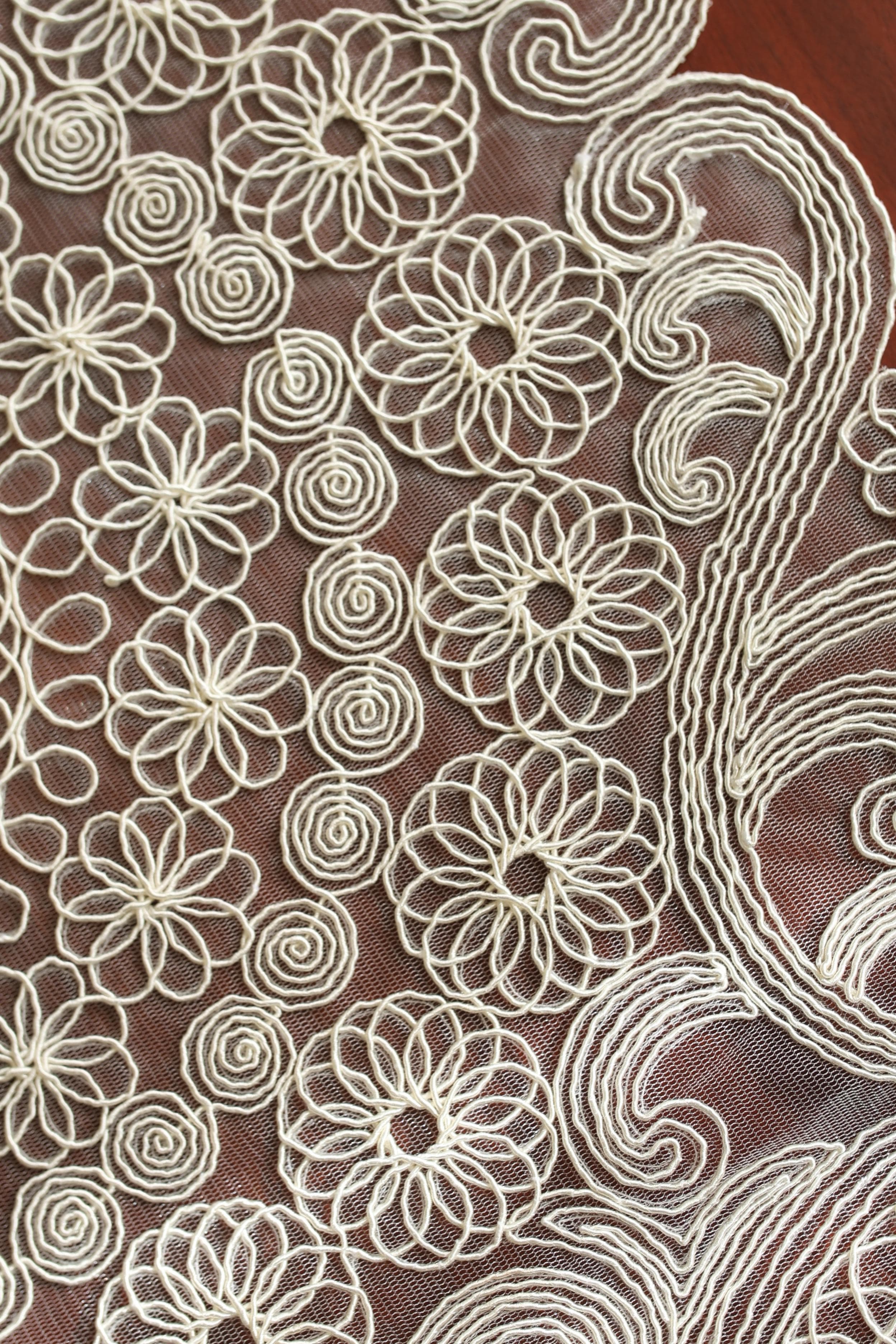 Table Runner - Net embroidery / Table centre