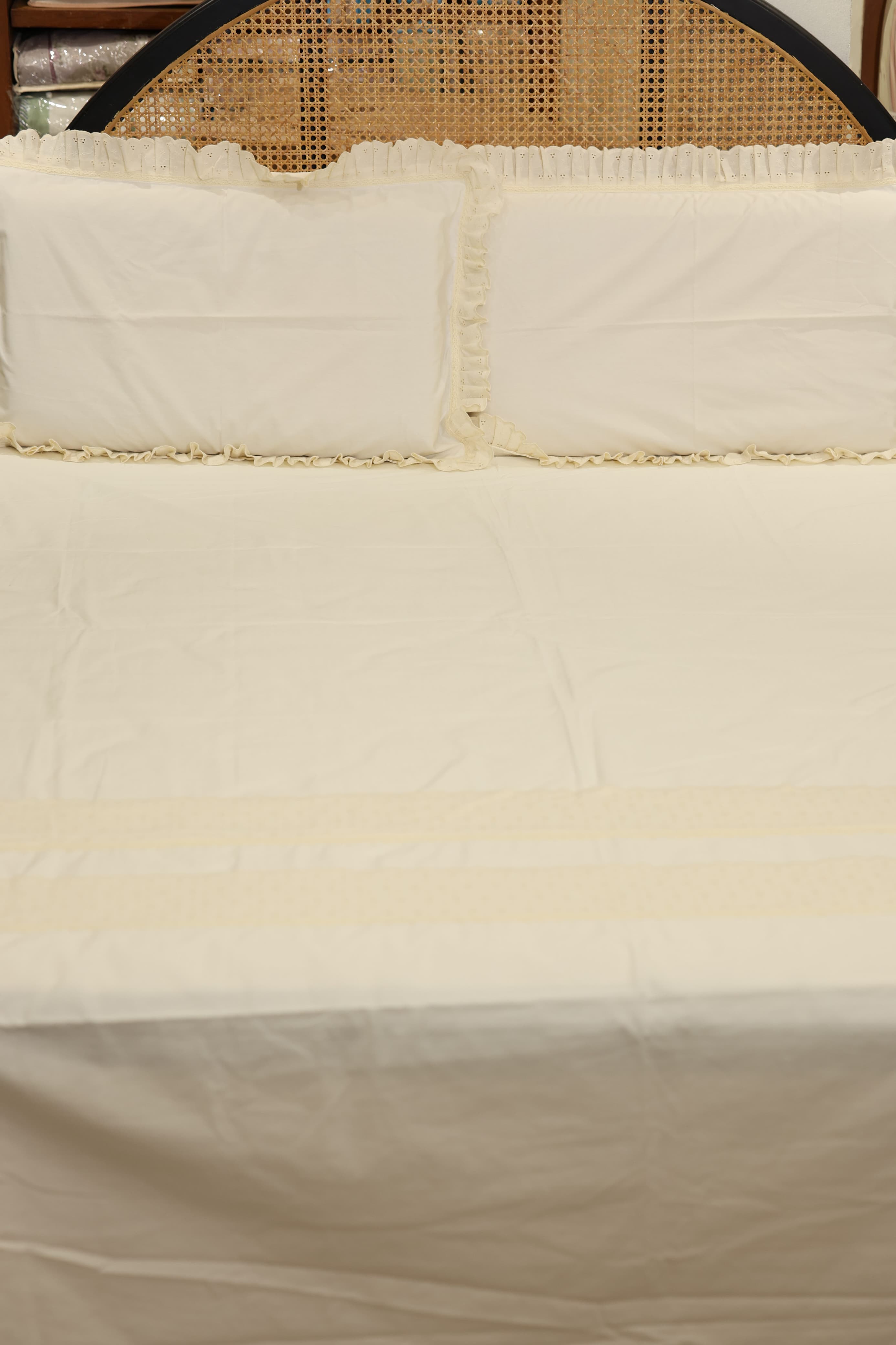 Bedsheets - Premium designer king bedsheets dd lace