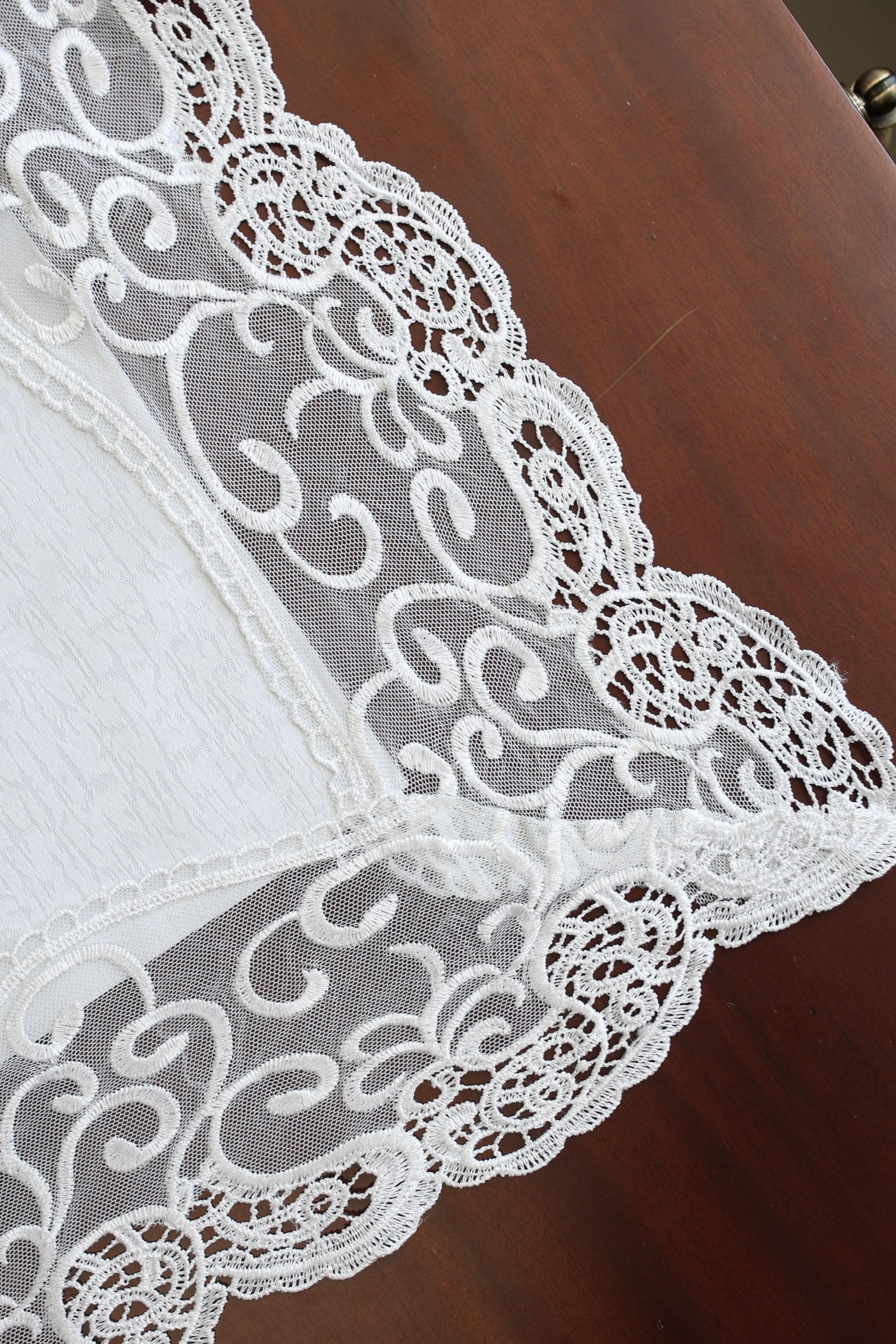 Teapoy Runner - Silky runner / table centre