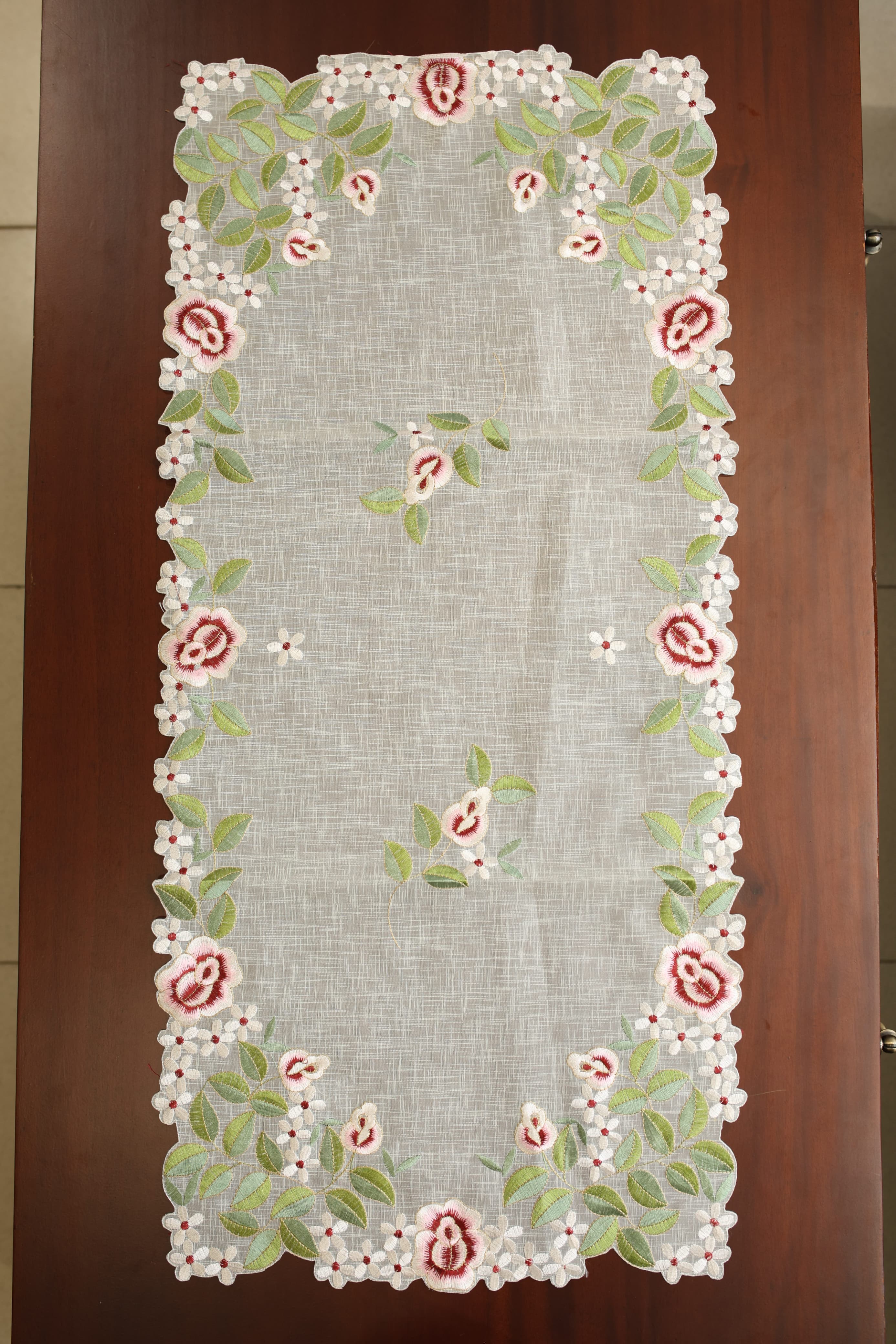 Teapoy Runner - Silky runner / table centre