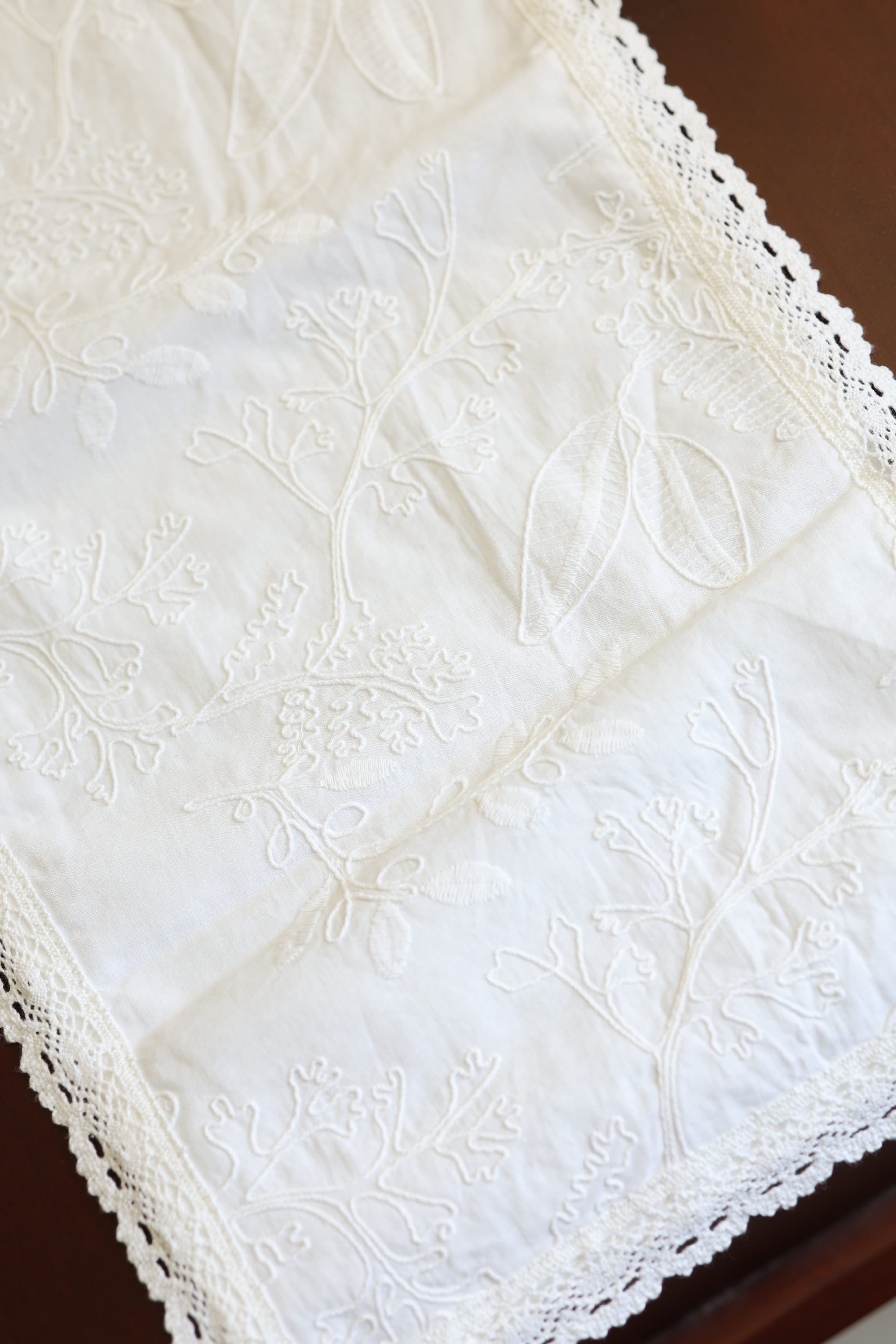 Table Runners - 8seater embroidery runner