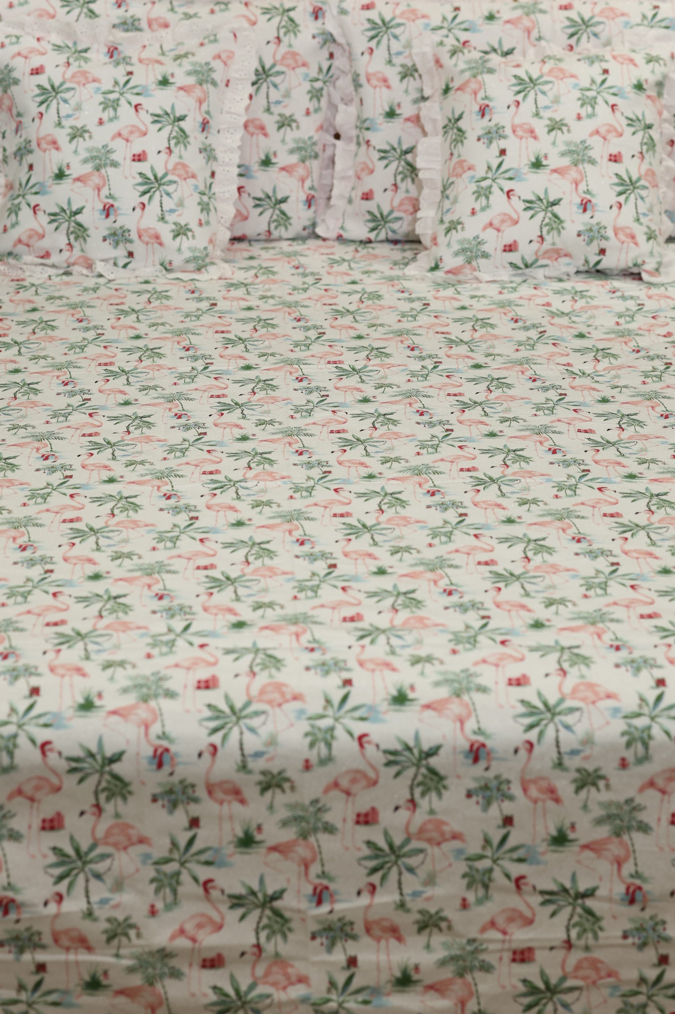 Bedsheets - Premium king floral printed lace bedsheet with cushion covers pink bud