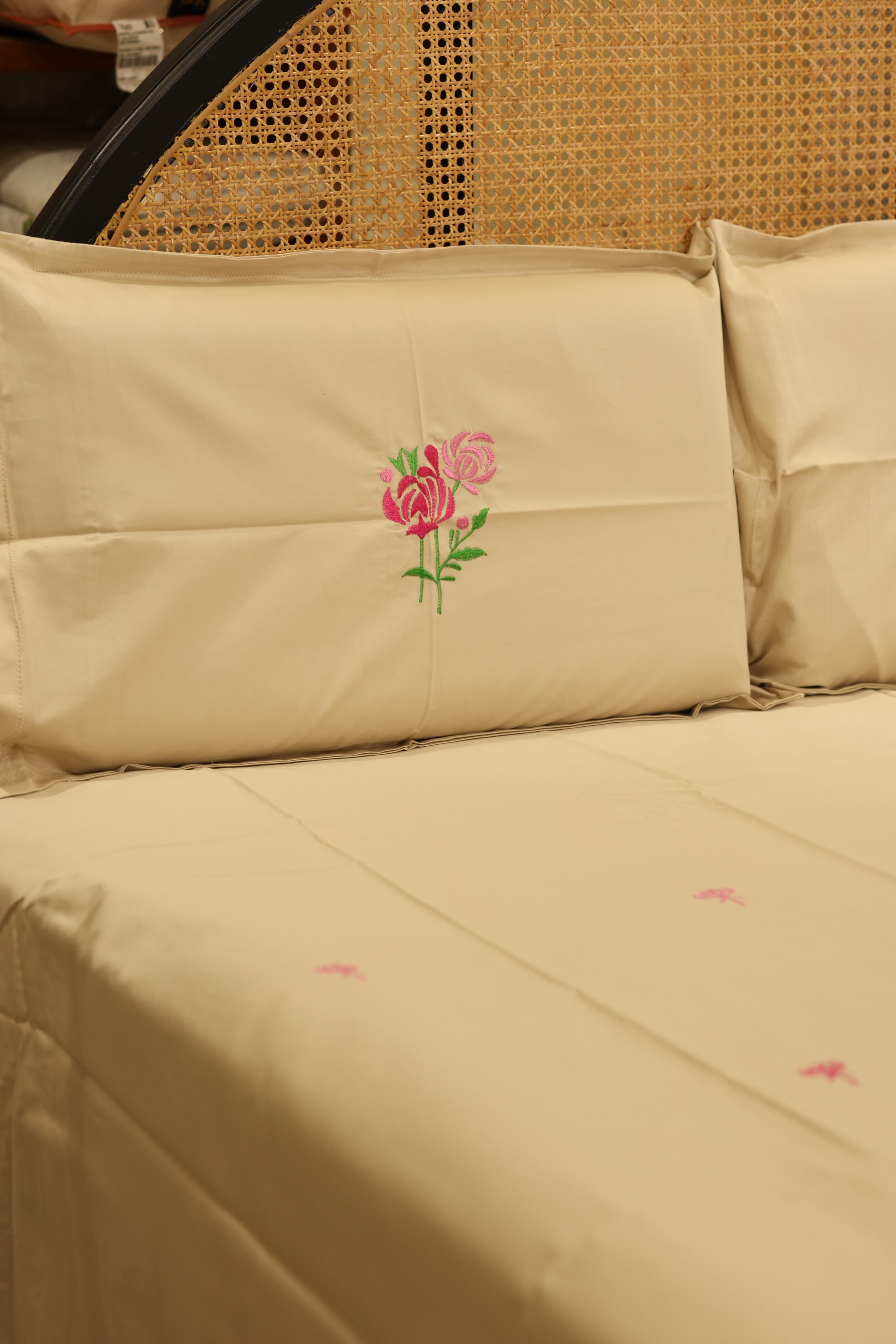 Bedsheets - King Premium Machine embroidery bedsheets MEK