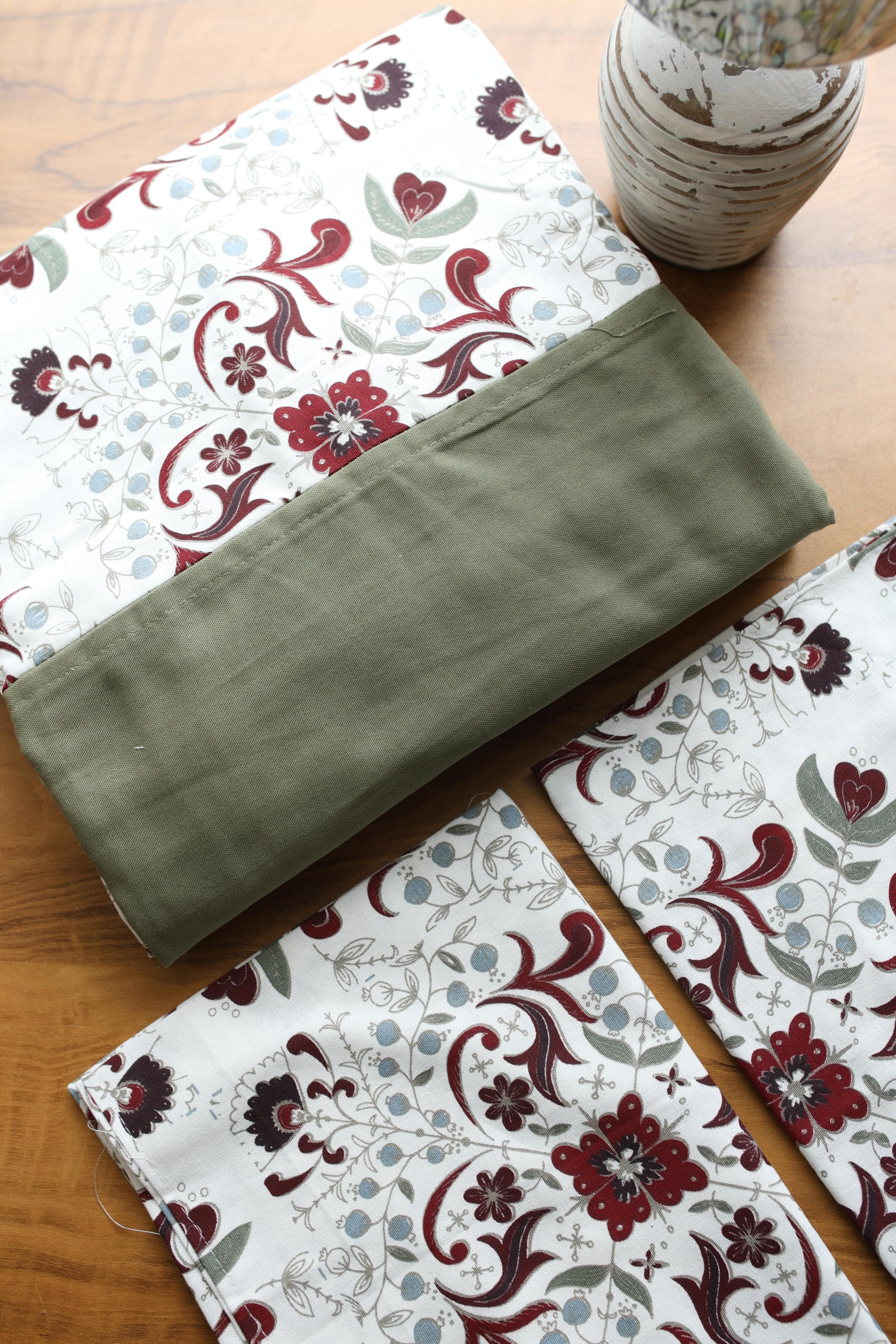 Bedsheets - King daily use border bedsheets