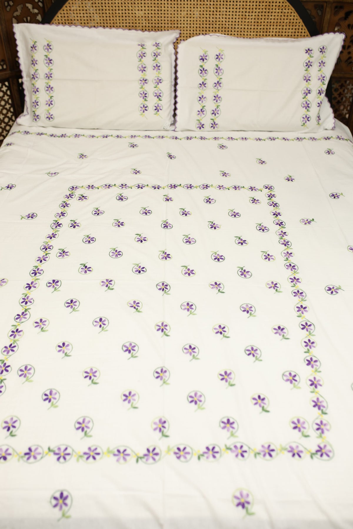 Bedsheets:Queen premium hand embroidered bedsheets HEQ