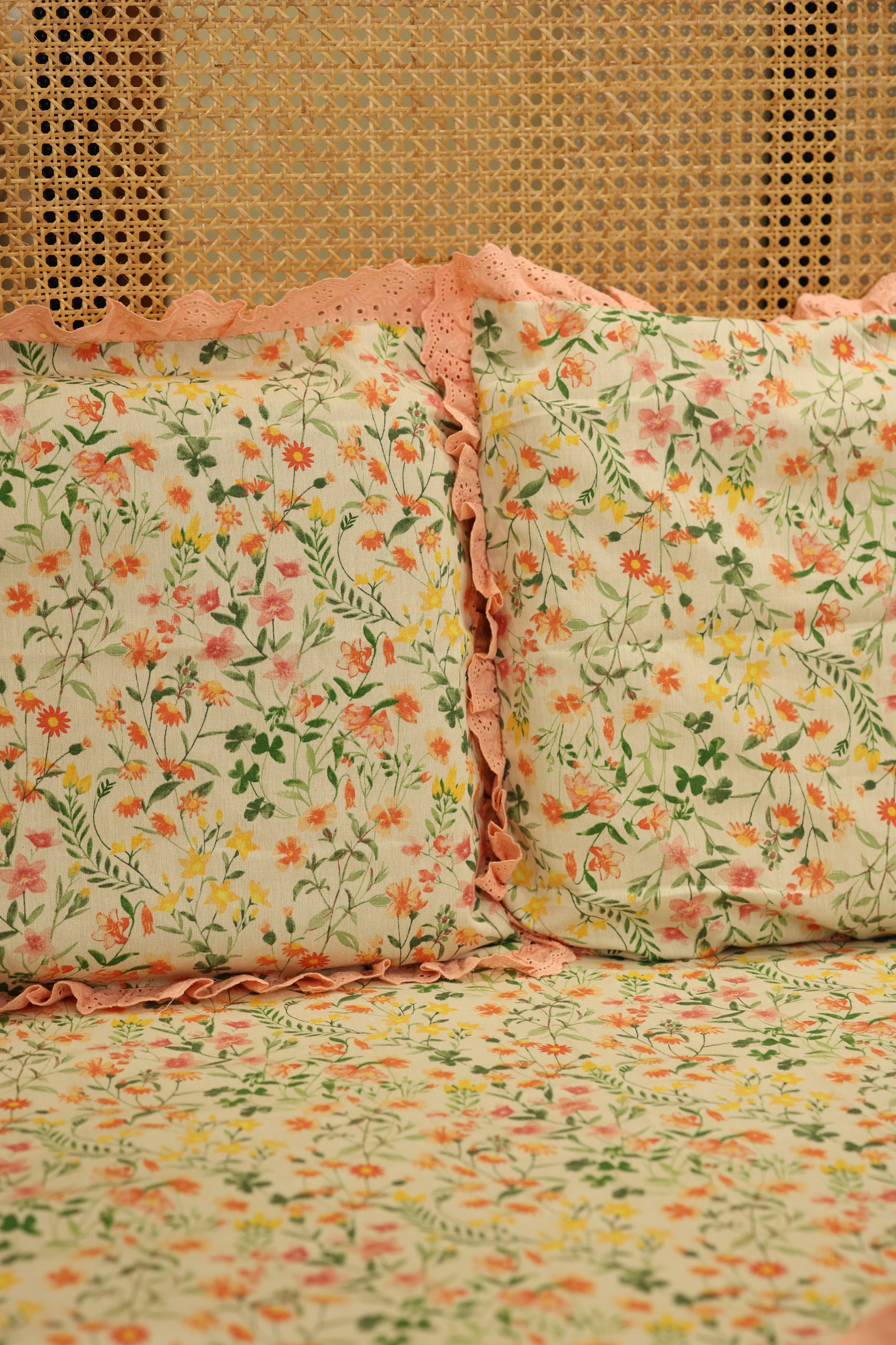 Bedsheets - Premium Queen floral printed lace bedsheet with cushion covers bud