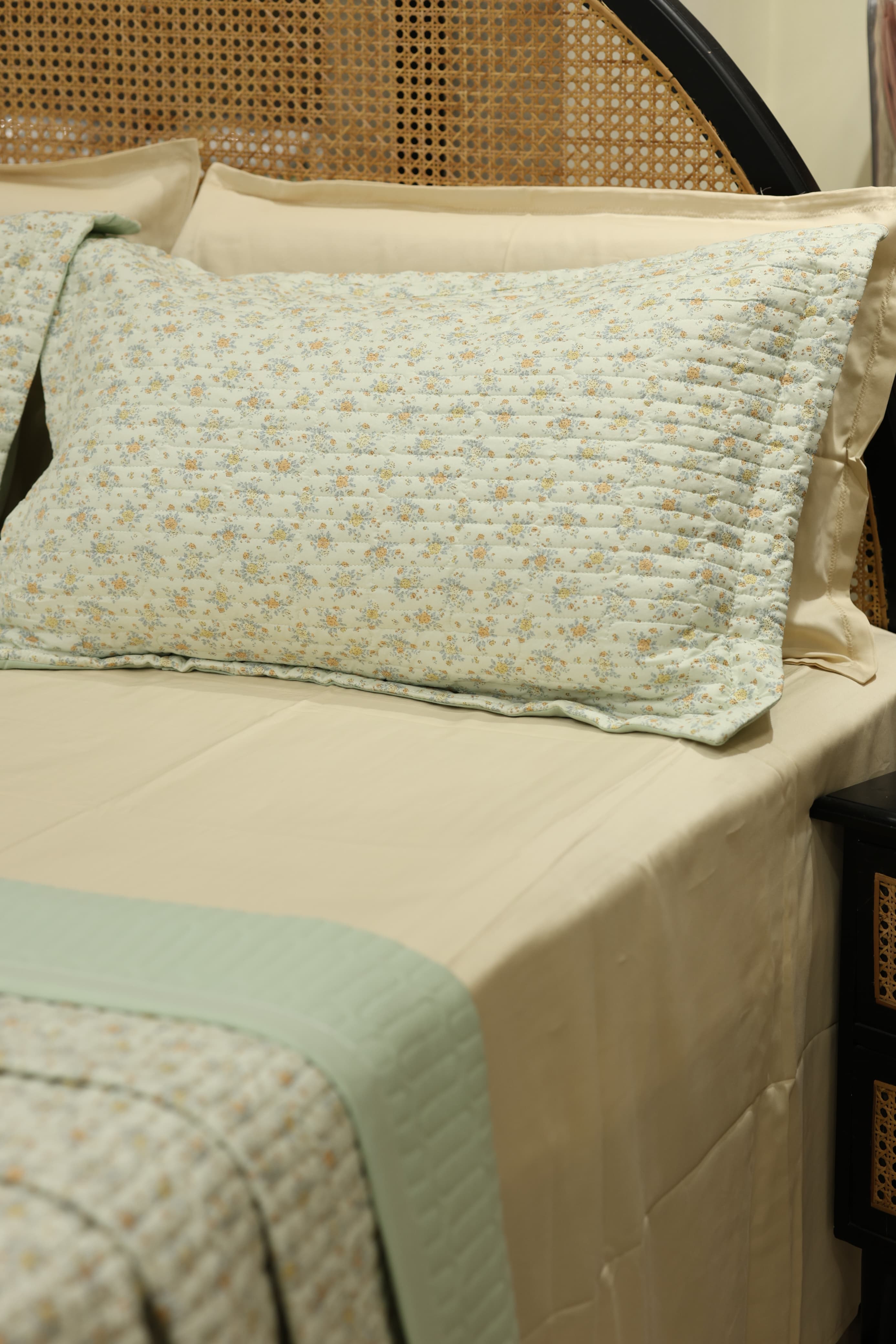Premium bedcover