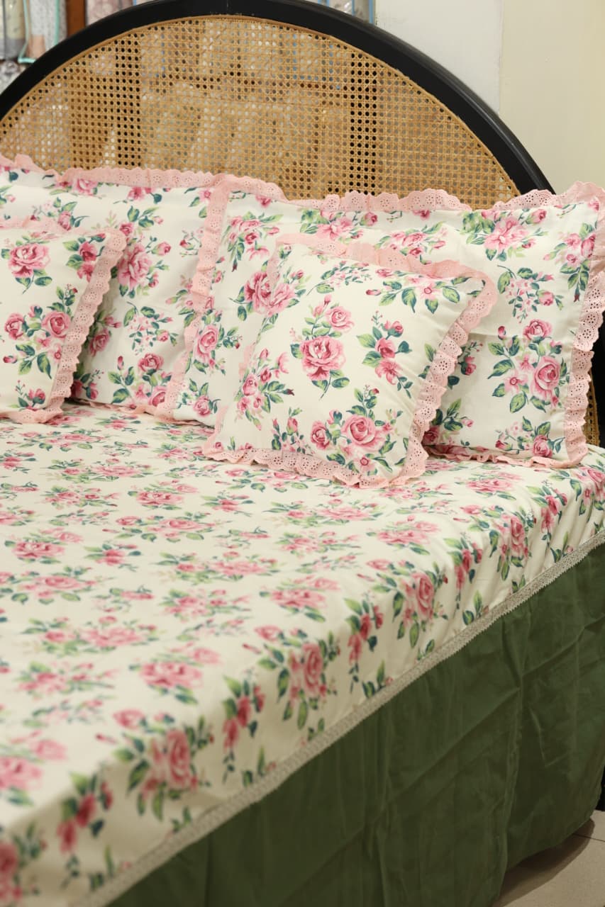 Bedsheets - Premium king floral printed lace bedsheet with cushion covers rose bud
