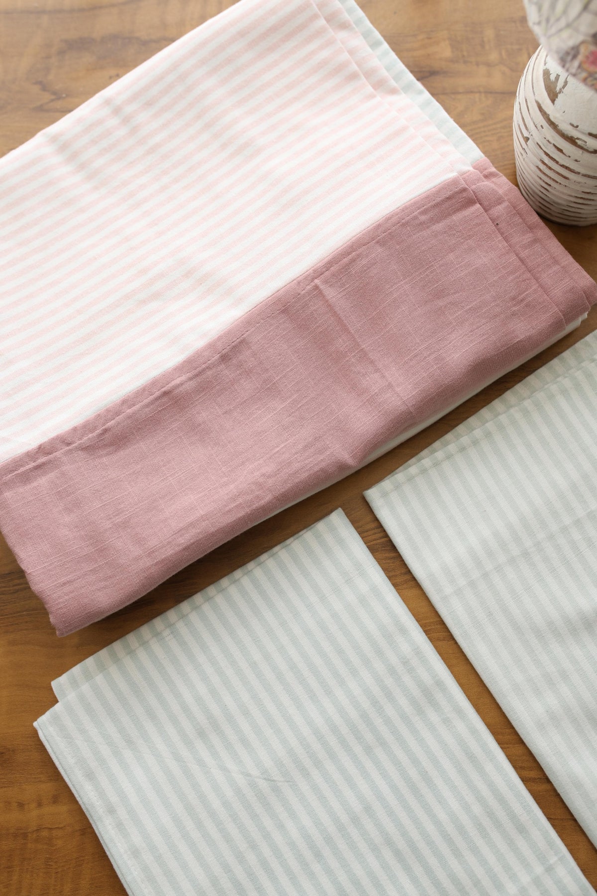 Bedsheets - Queen daily use border bedsheets