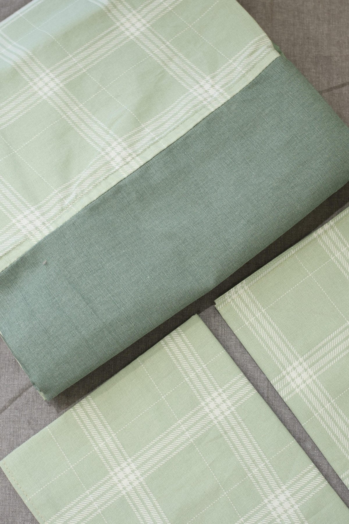Bedsheets - King daily use border bedsheets