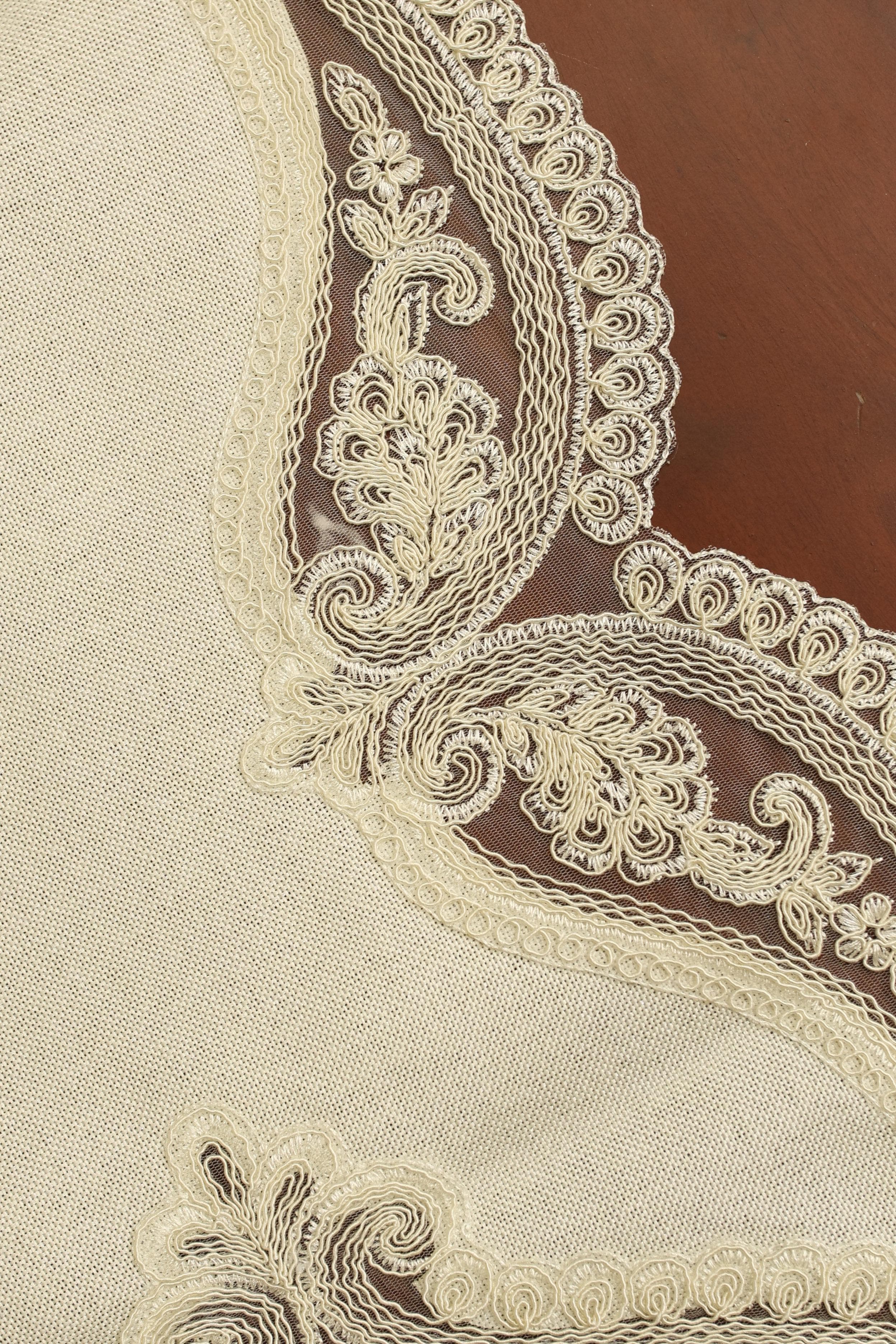 Table Runner - Silky runner - 6 seater