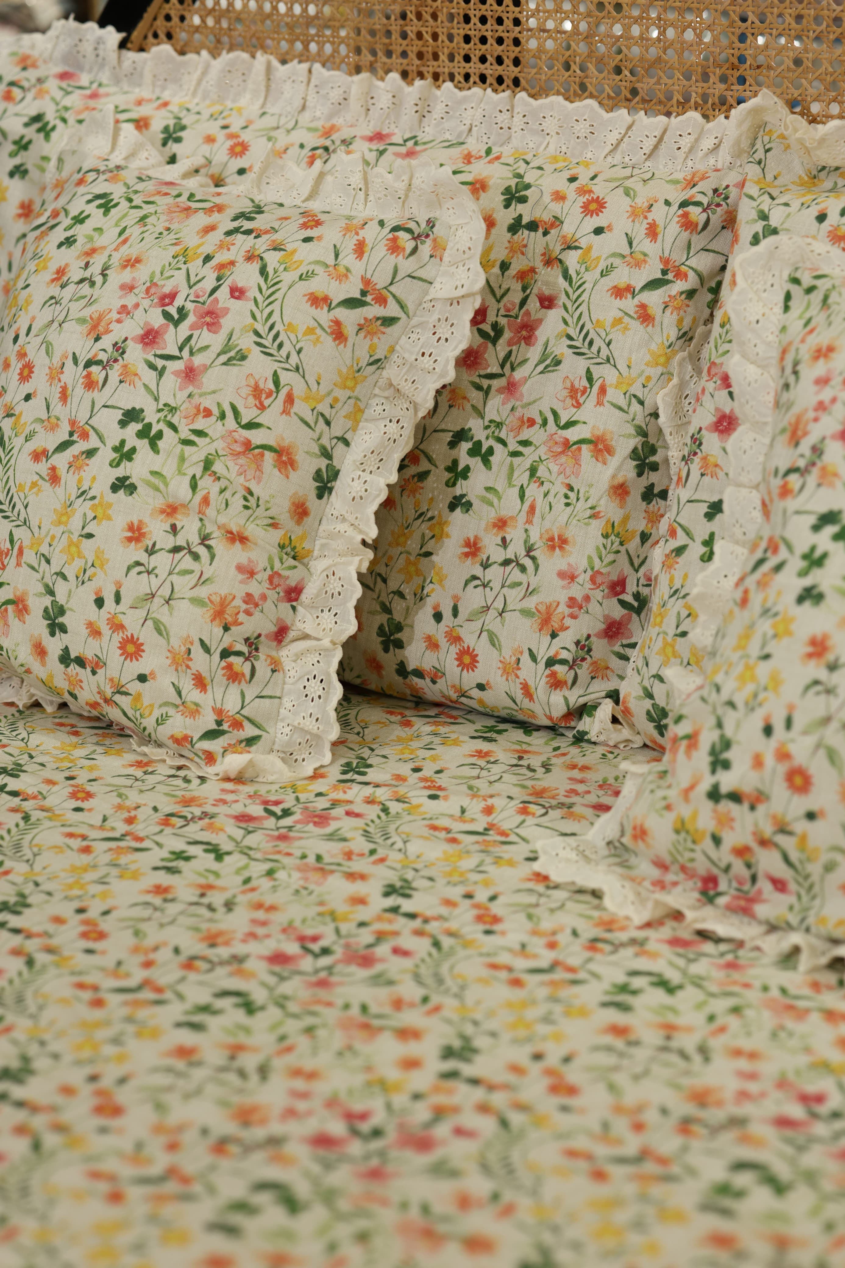 Bedsheets - Premium king floral printed lace bedsheet with cushion covers yellow bud