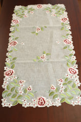Teapoy Runner - Silky runner / table centre