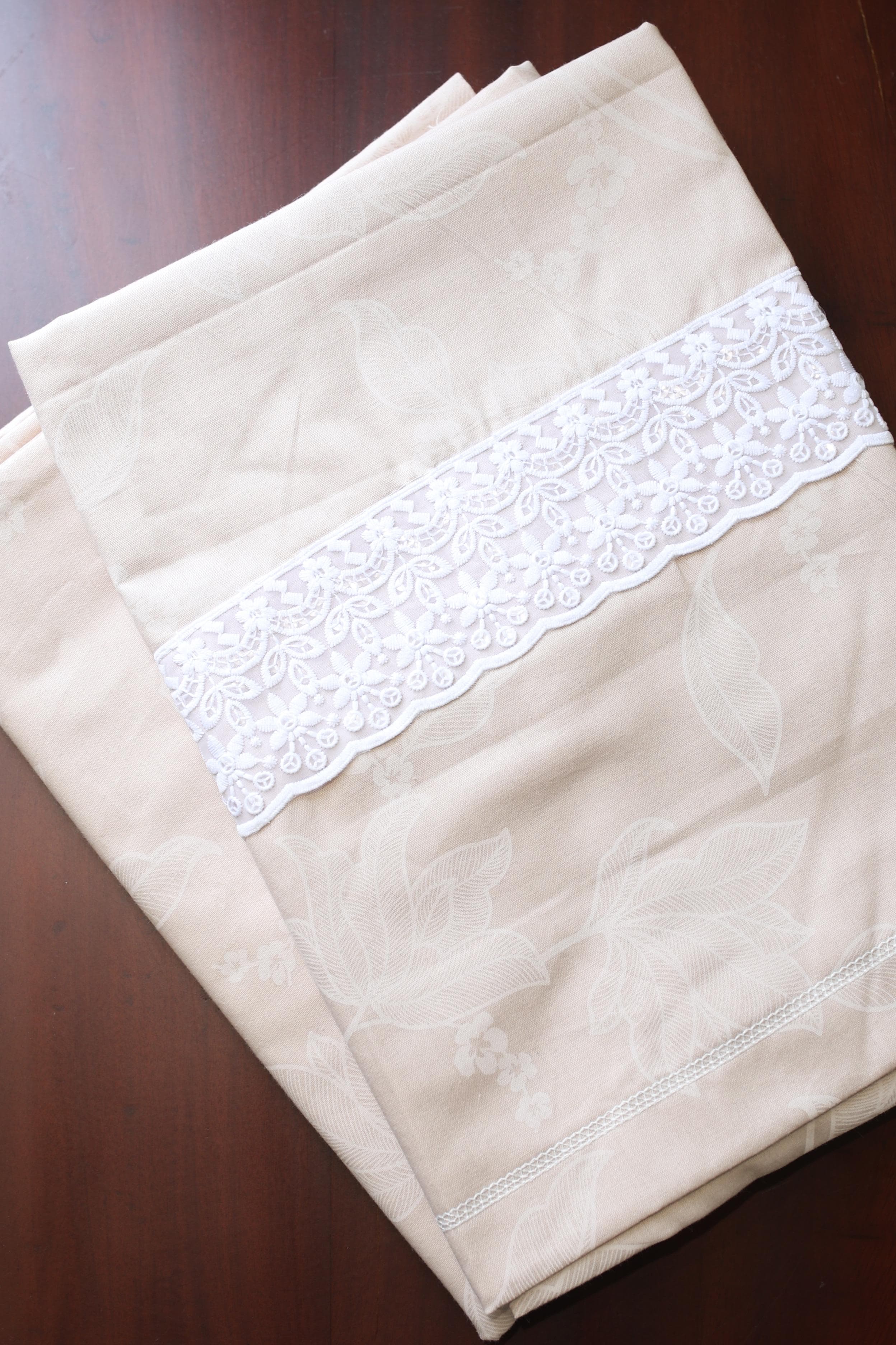 Bedsheets - King satin cotton lace bedsheets
