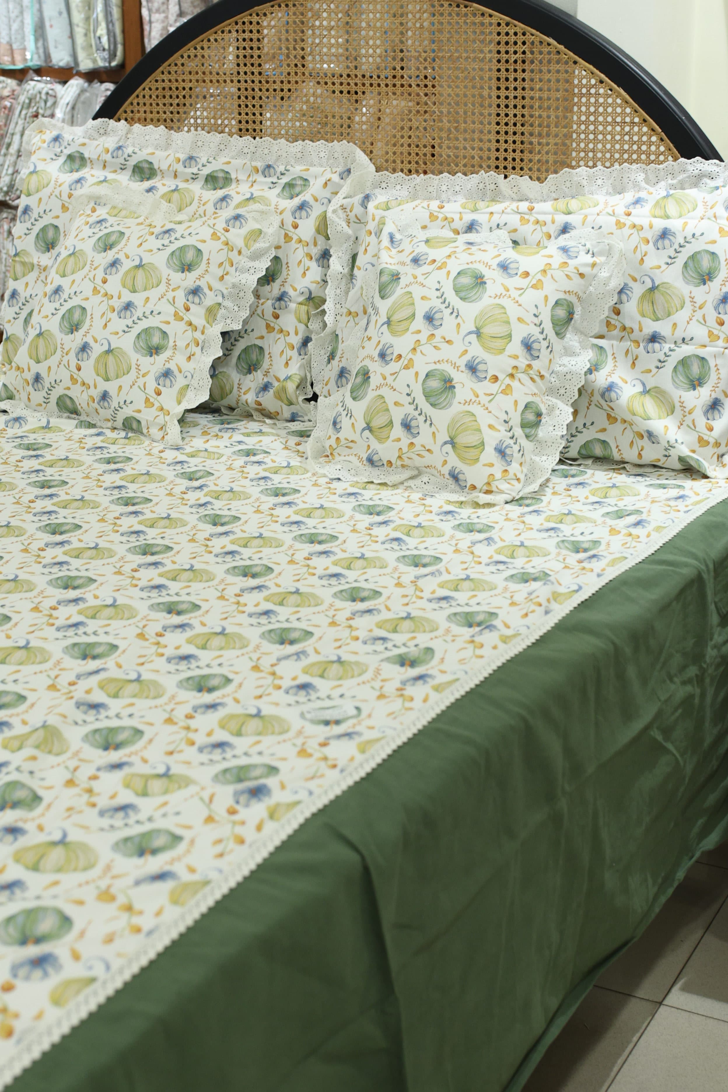 Bedsheets - Premium king floral printed lace bedsheet with cushion covers pumpkin bud
