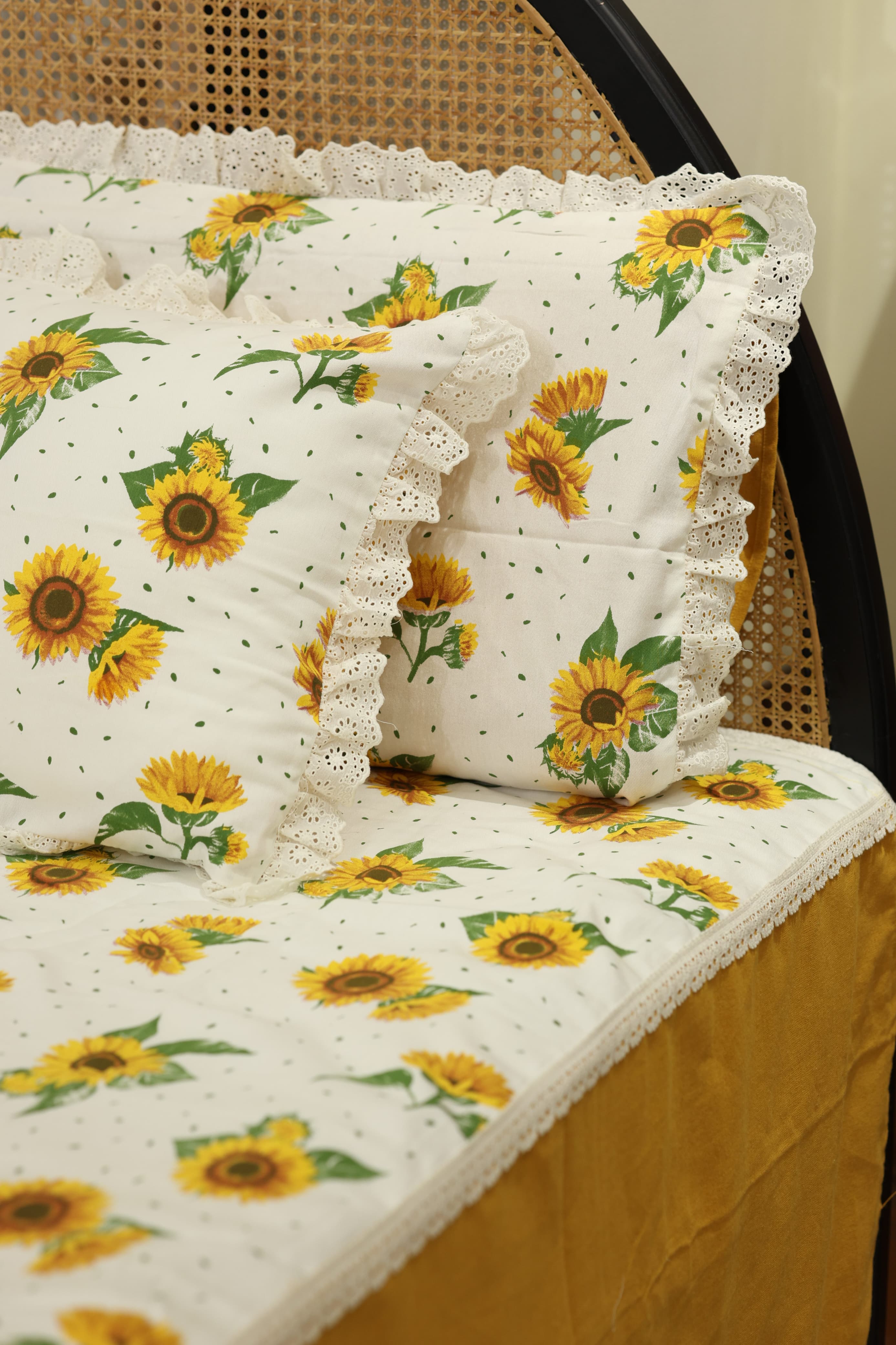 Bedsheets - Premium king floral printed lace bedsheet with cushion covers Yellow sunflower