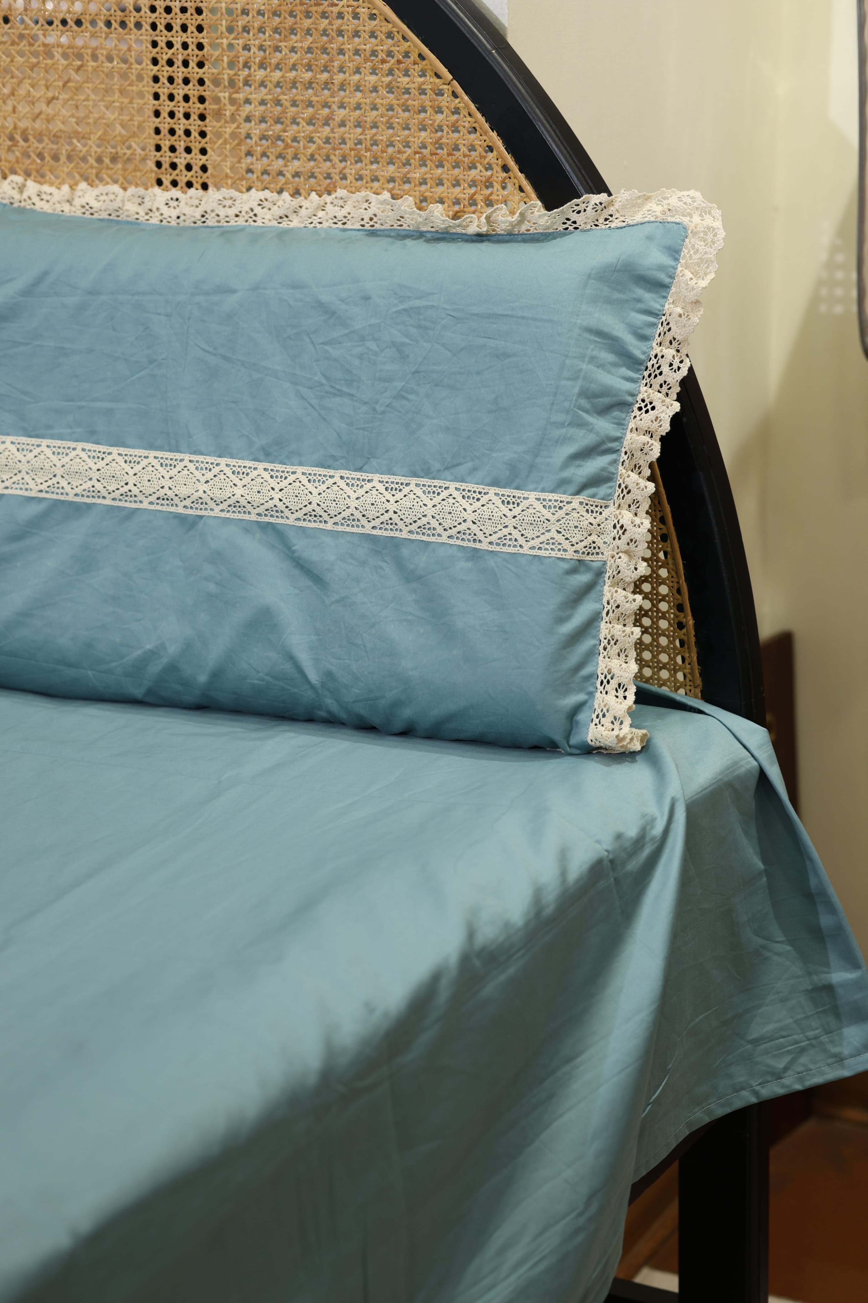 Bedsheets - Premium designer Queen bedsheets dd lace