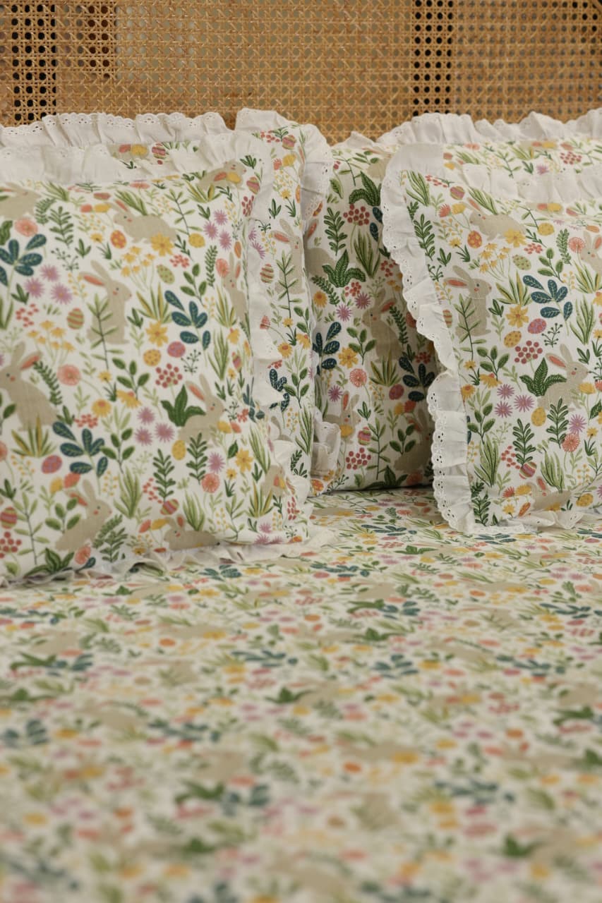 Bedsheets - Premium king floral printed lace bedsheet with cushion covers green bud