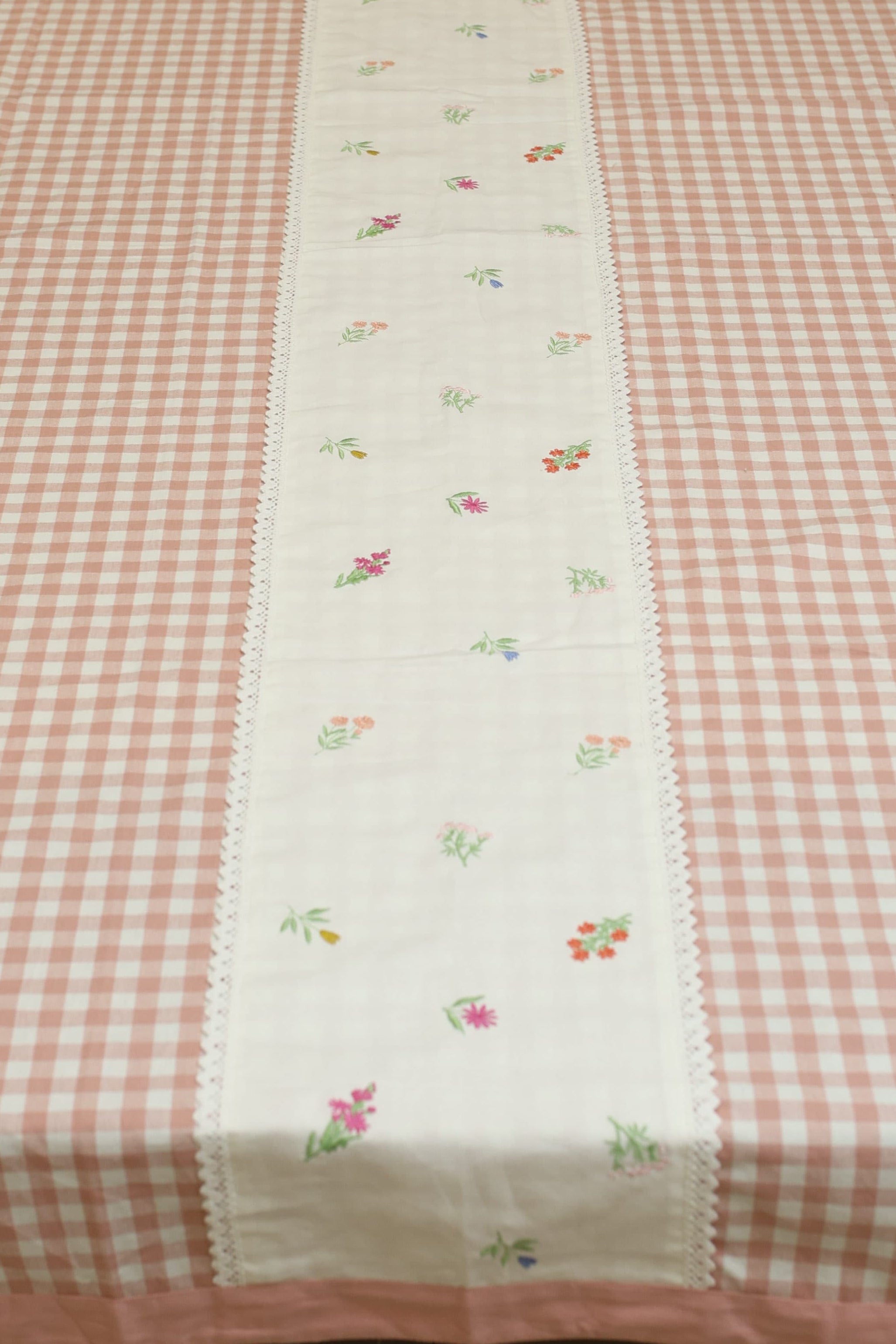 Table cloth - Check embroidery (6Seater- Peach)