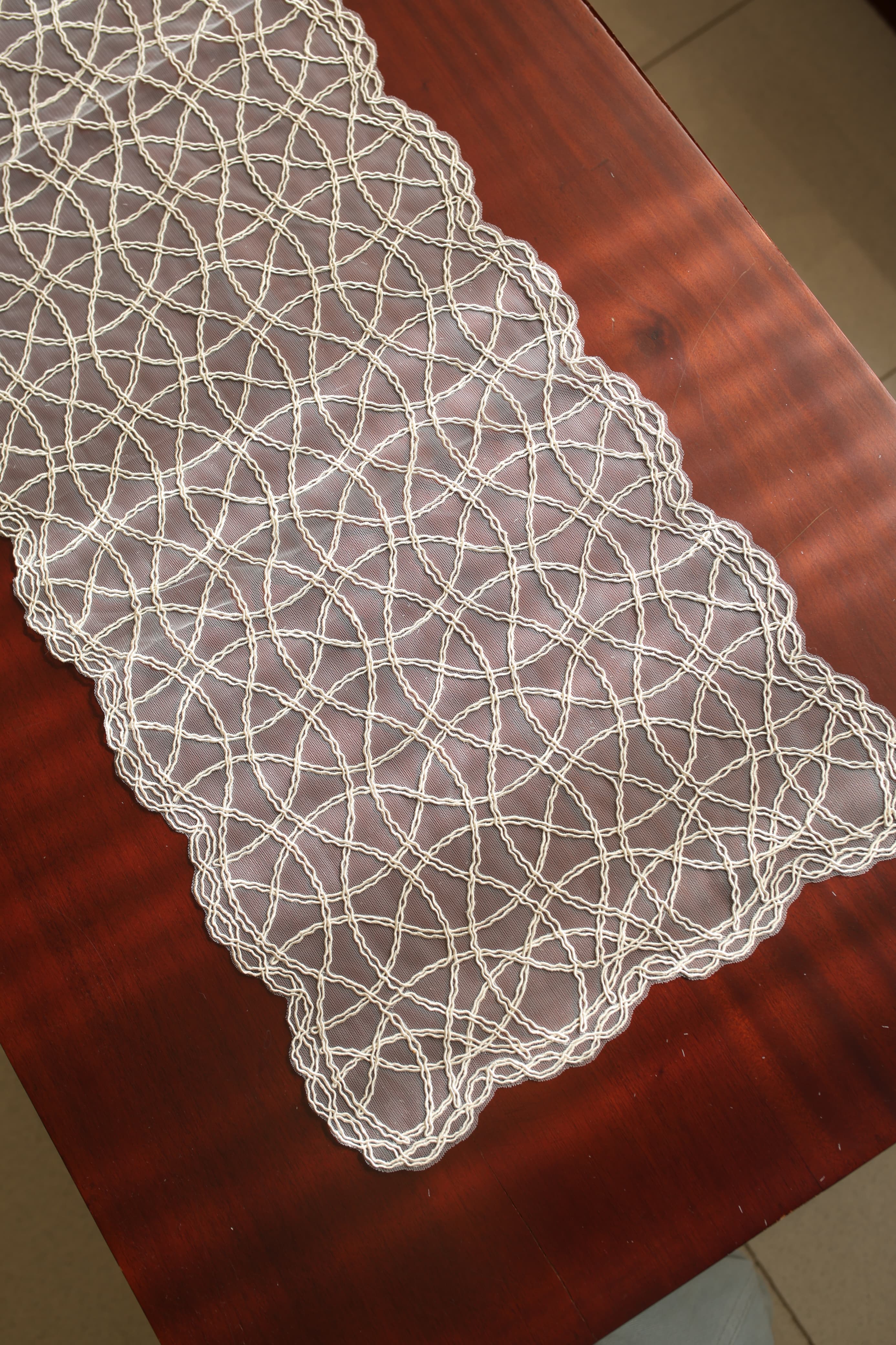 Table Runner - Net embroidery / Table centre