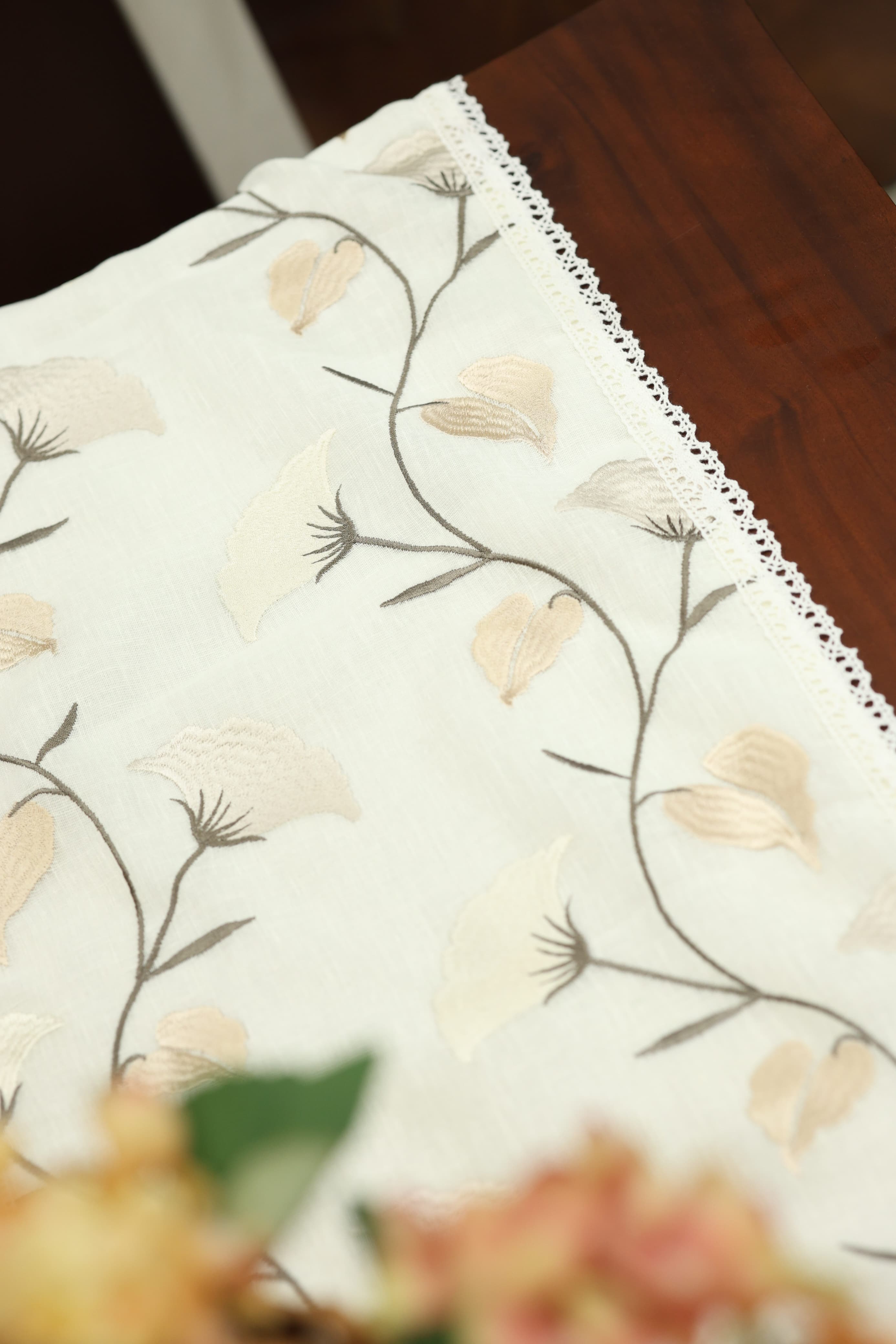 Table runner - 4 Seater Premium embroidery runner ( 6 seater centre table runner)