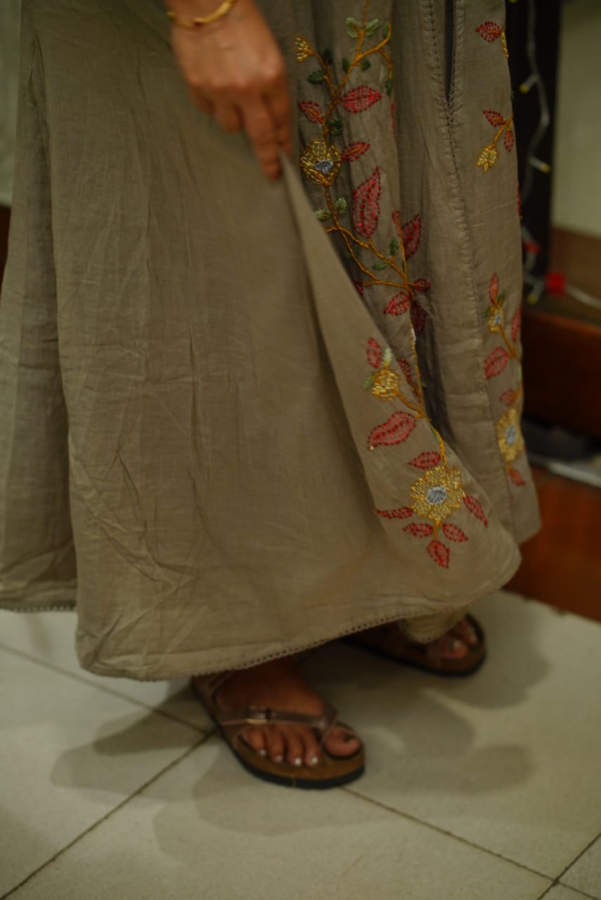 3 pcs mul cotton embroidered kurti set