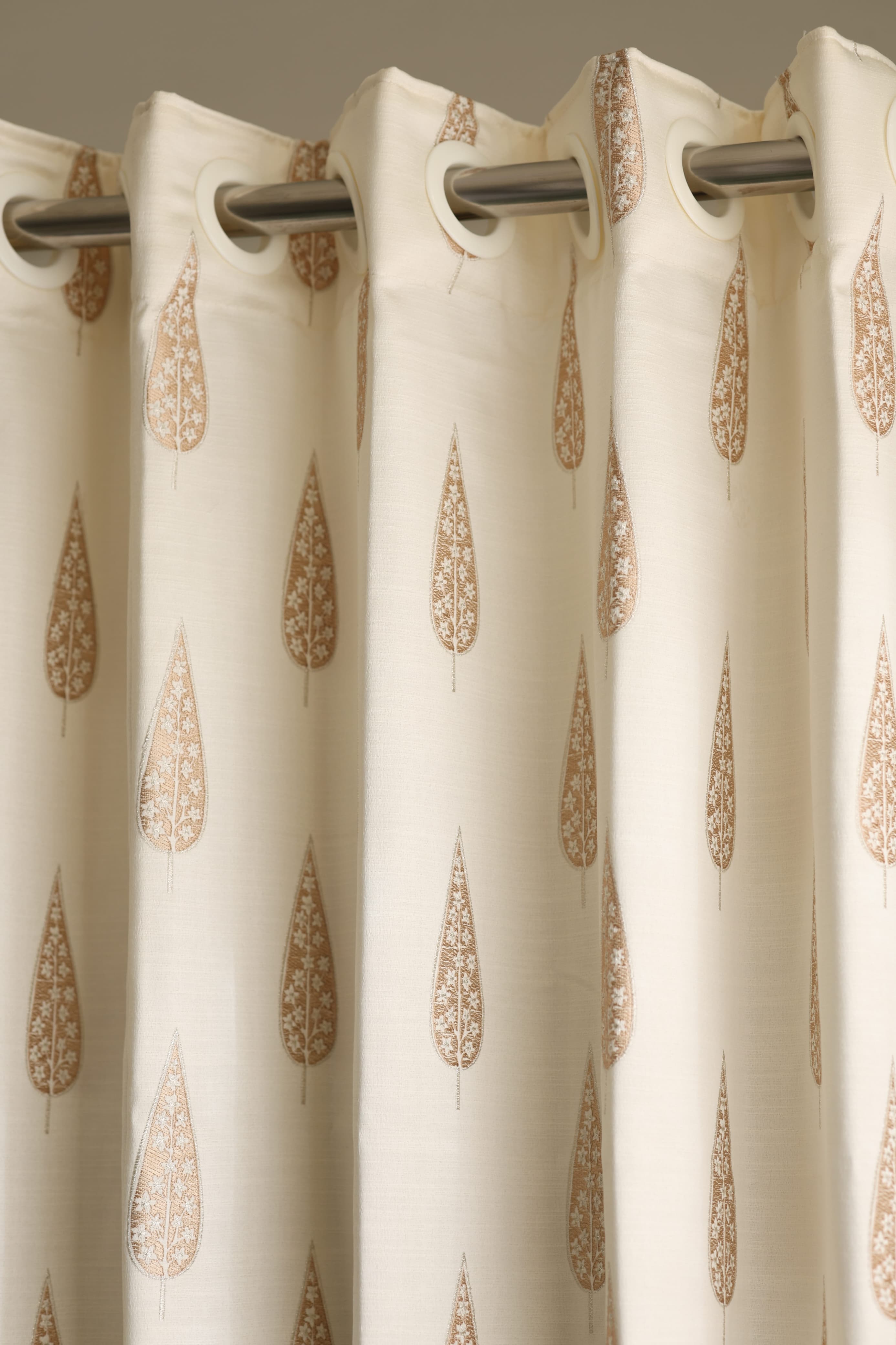 Curtains - Premium embroidery opaque curtains Zardozi