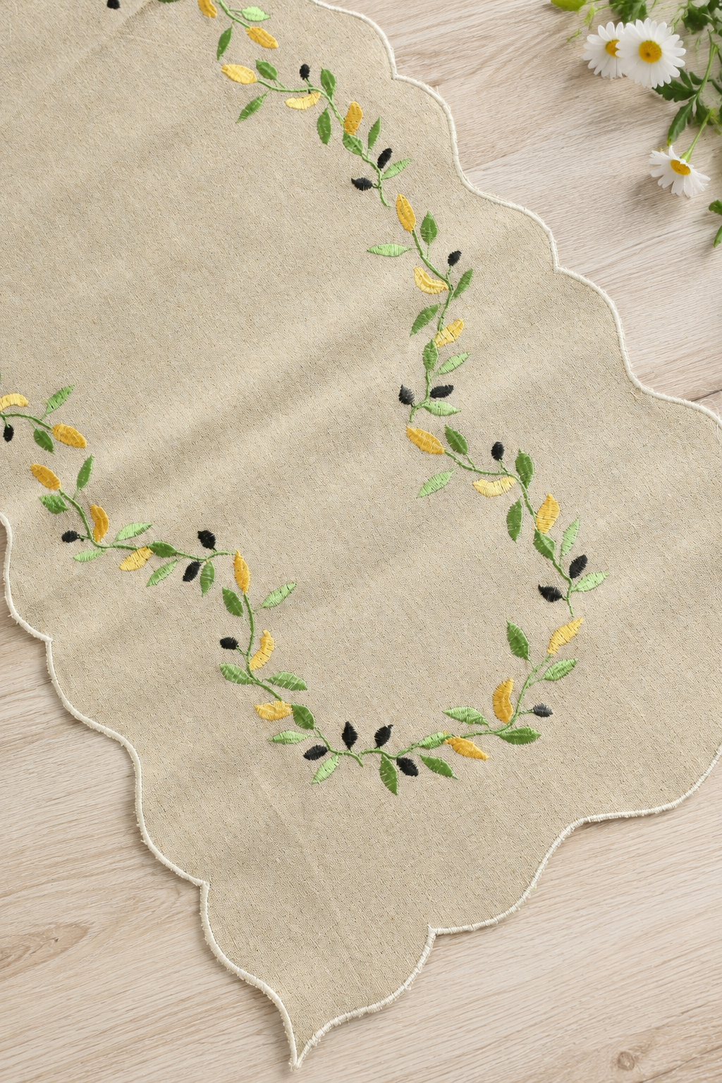 Table Runner - embroidery / Table centre