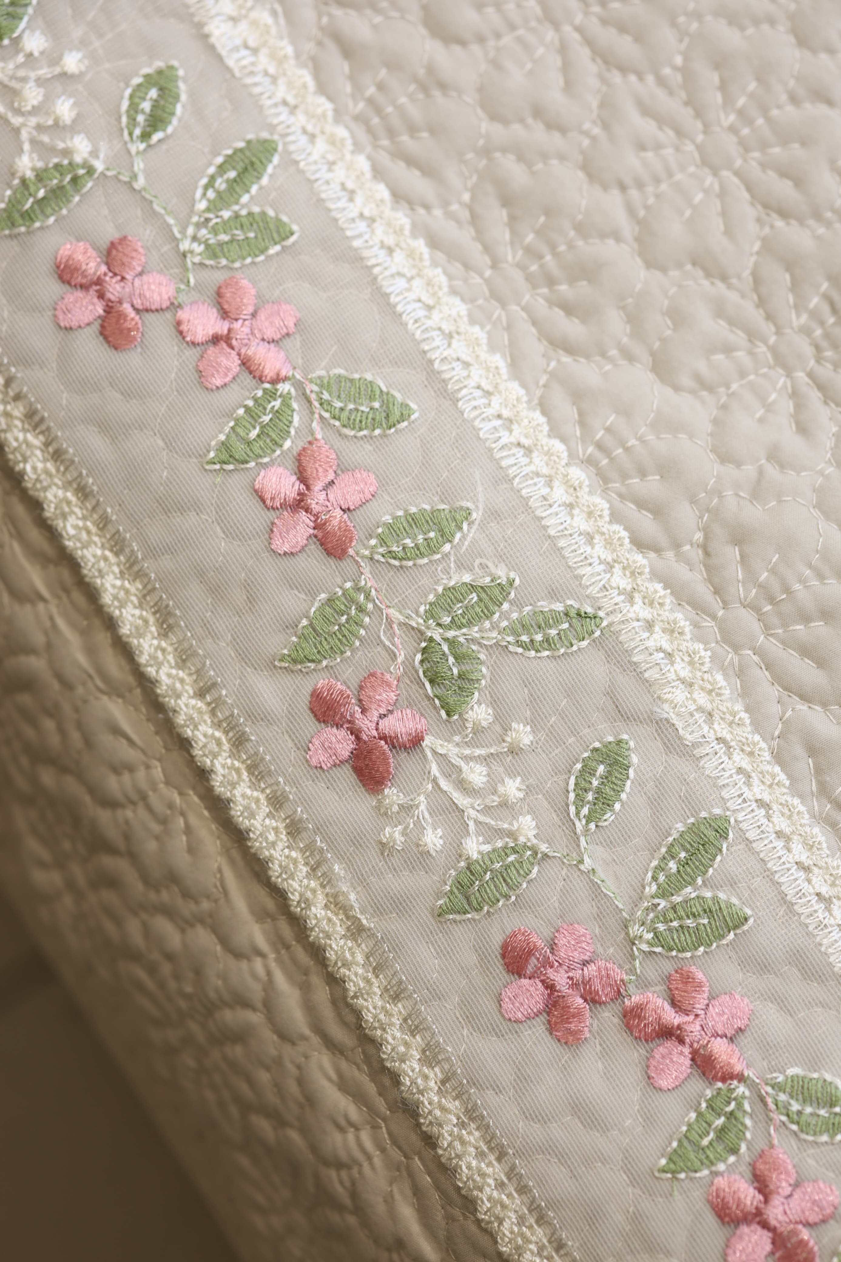 Sofa protector ( meter per) description embroidery
