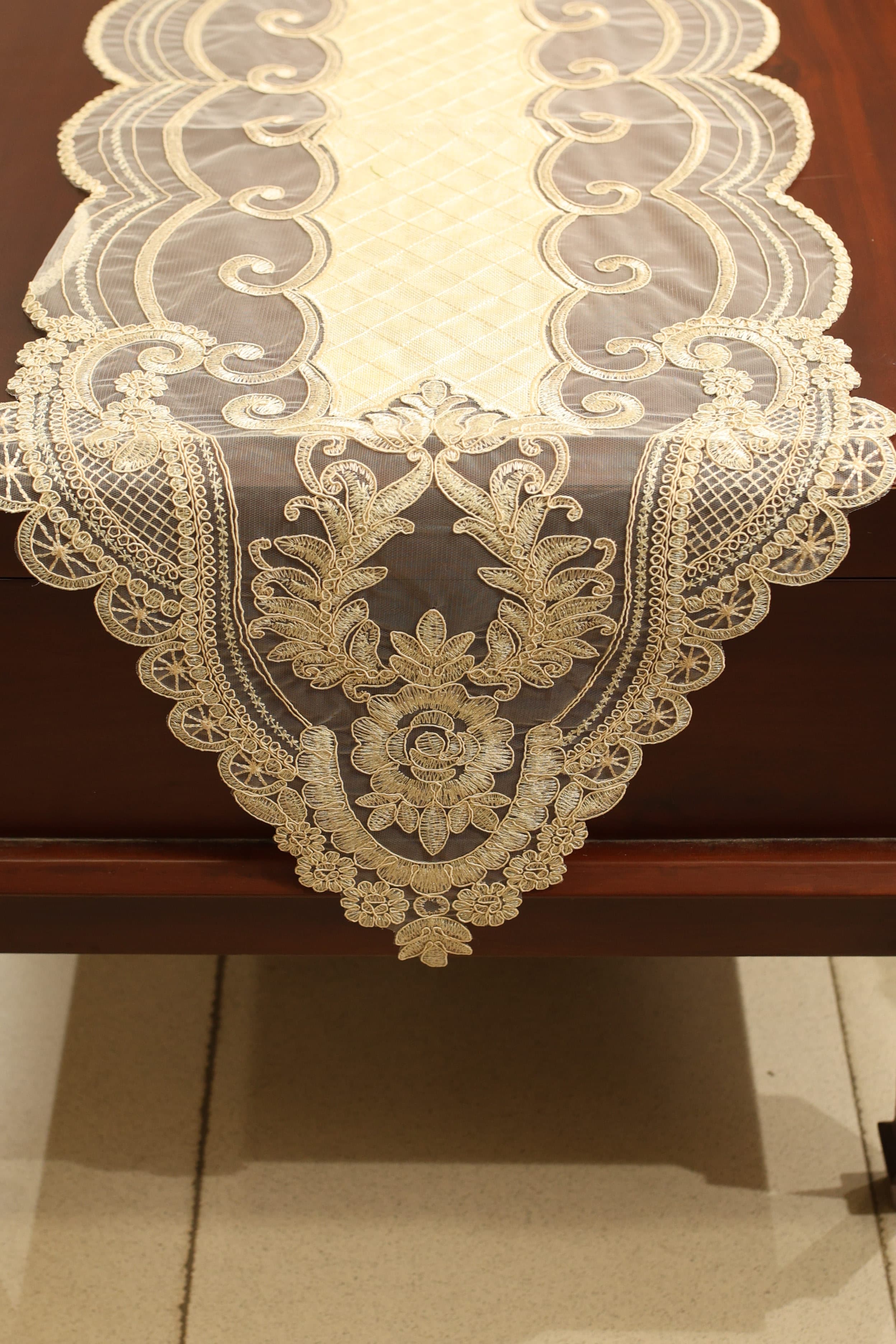 Table Runner - Silky runner - 6 seater