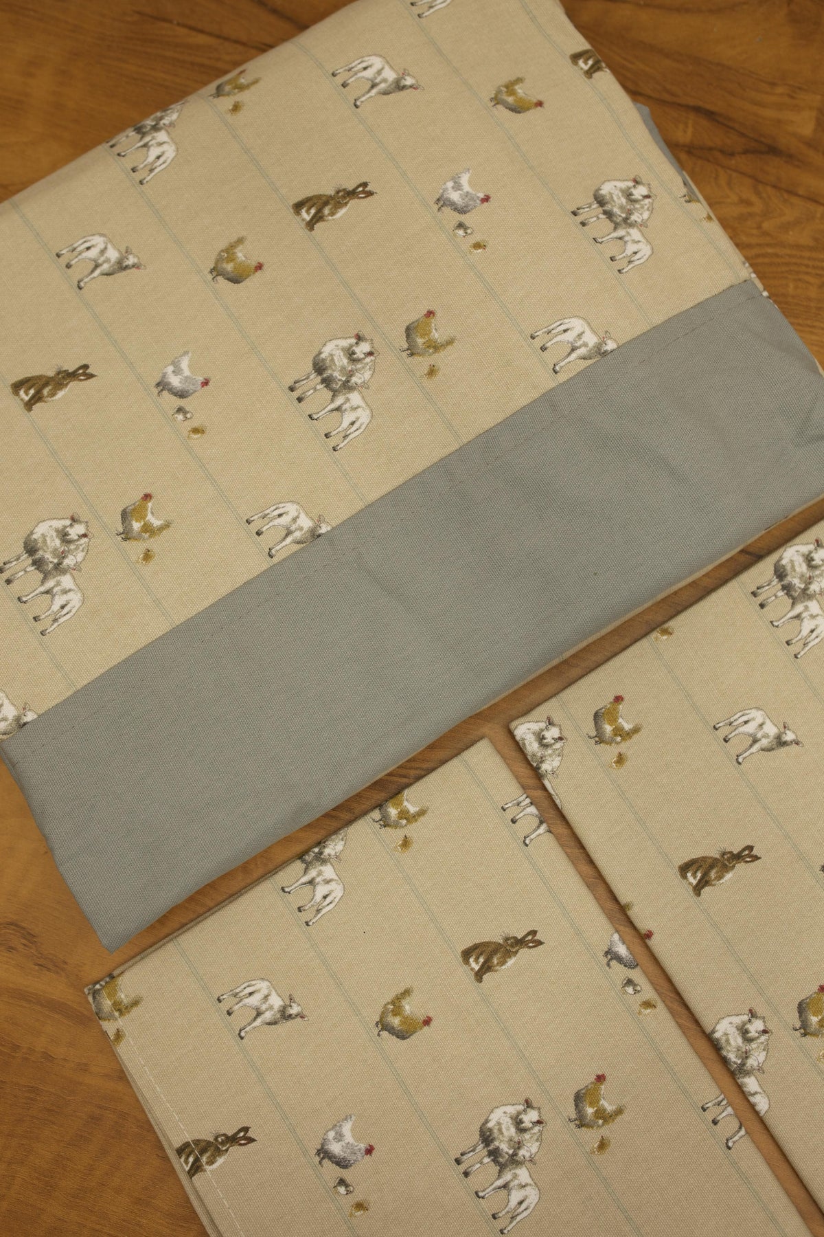 Bedsheets - Queen daily use border bedsheets